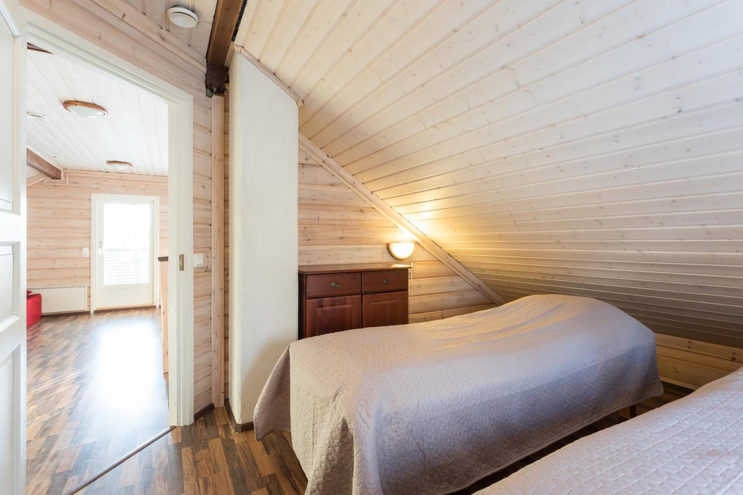 Three-Bedroom Chalet - Pyry - Photo 15