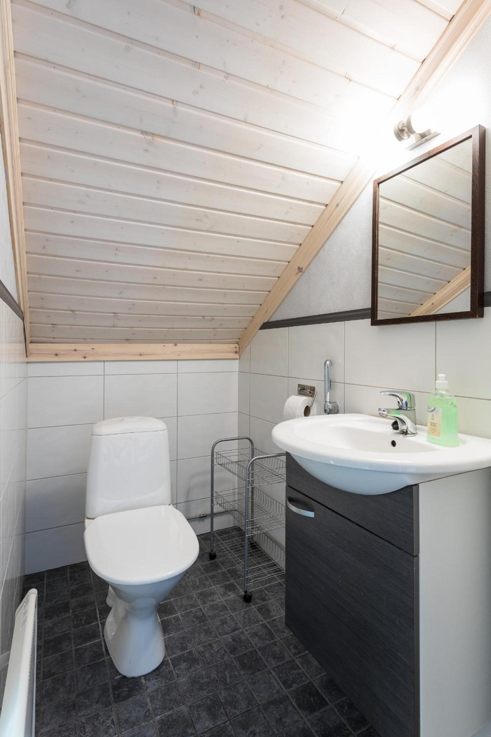 Three-Bedroom Chalet - Pyry - Photo 32