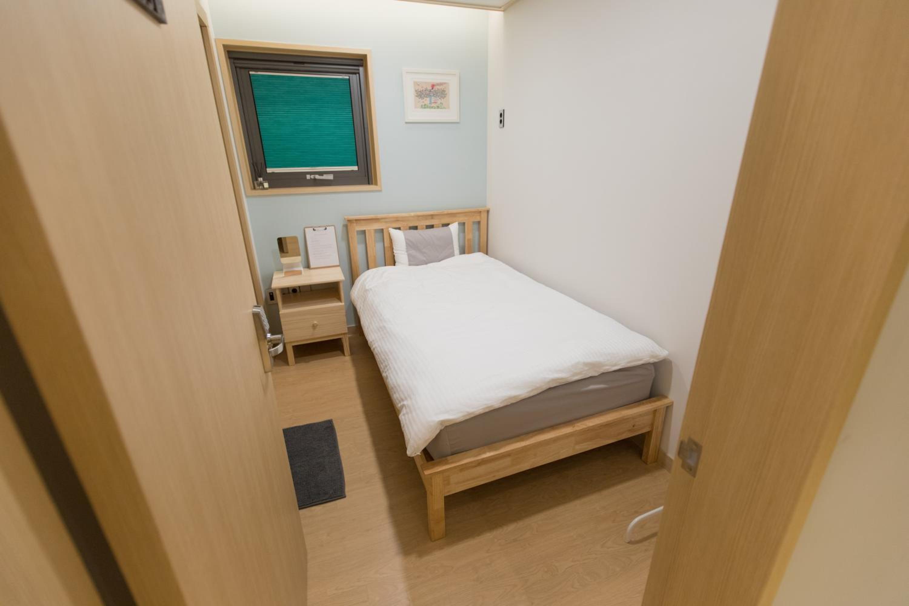 Single Room with Bathroom photo 3