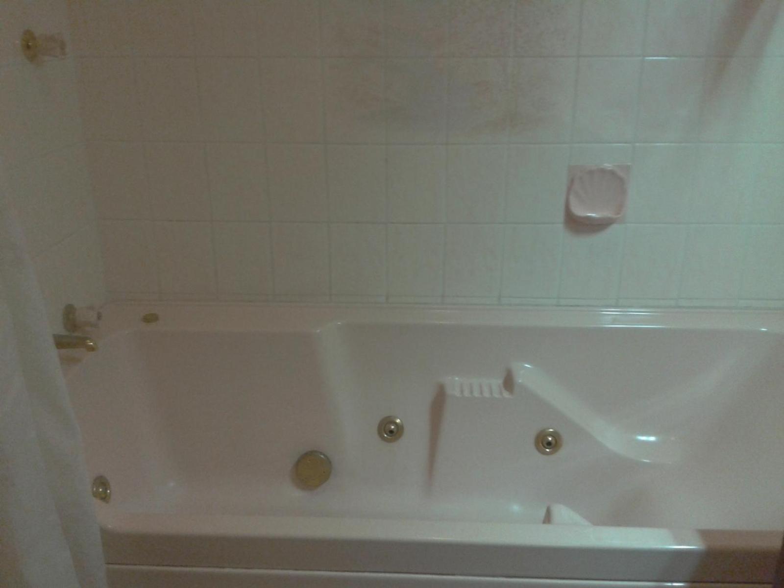 Family Room with Spa Bath photo 3