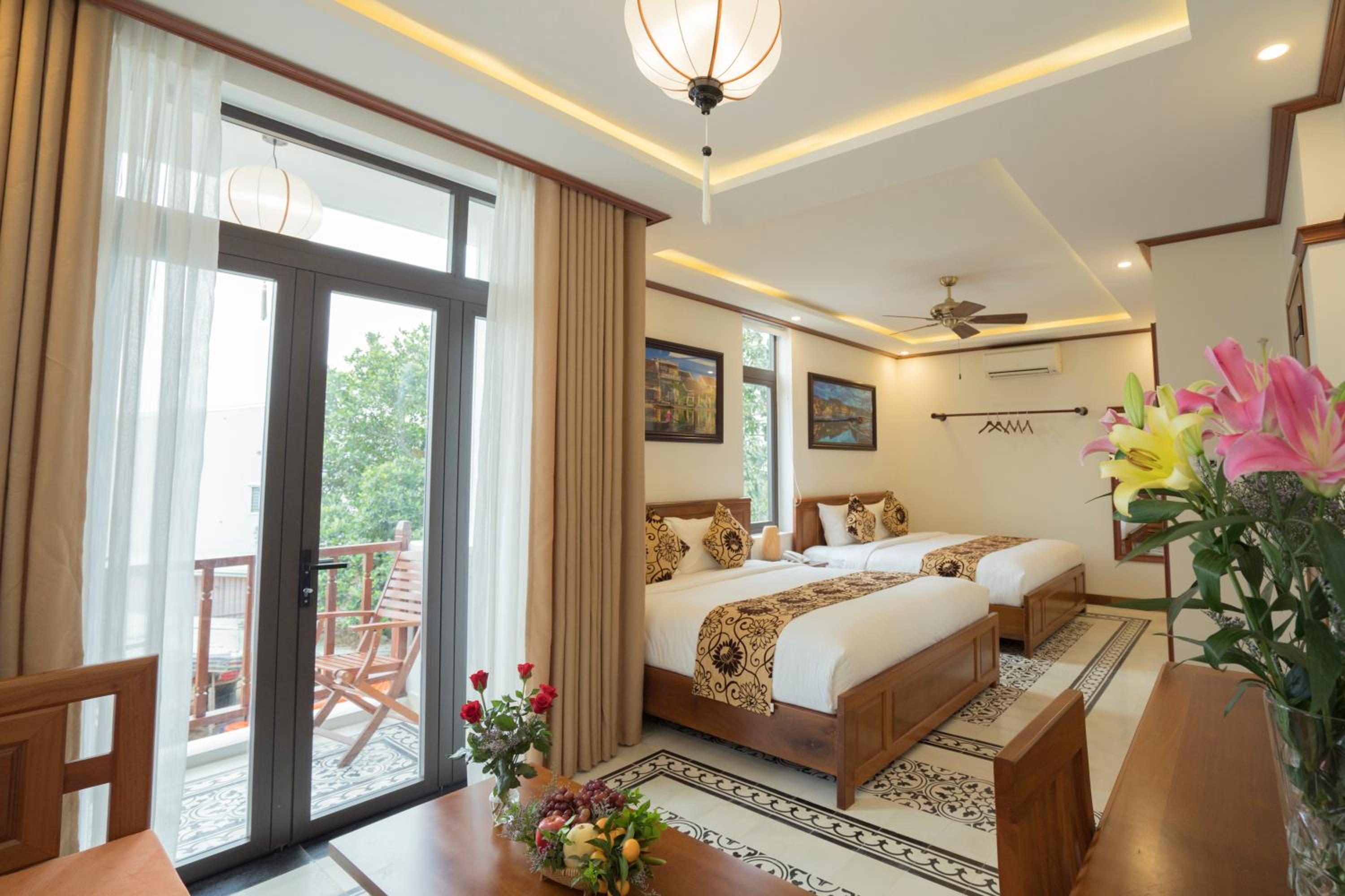 Family Room with Garden View