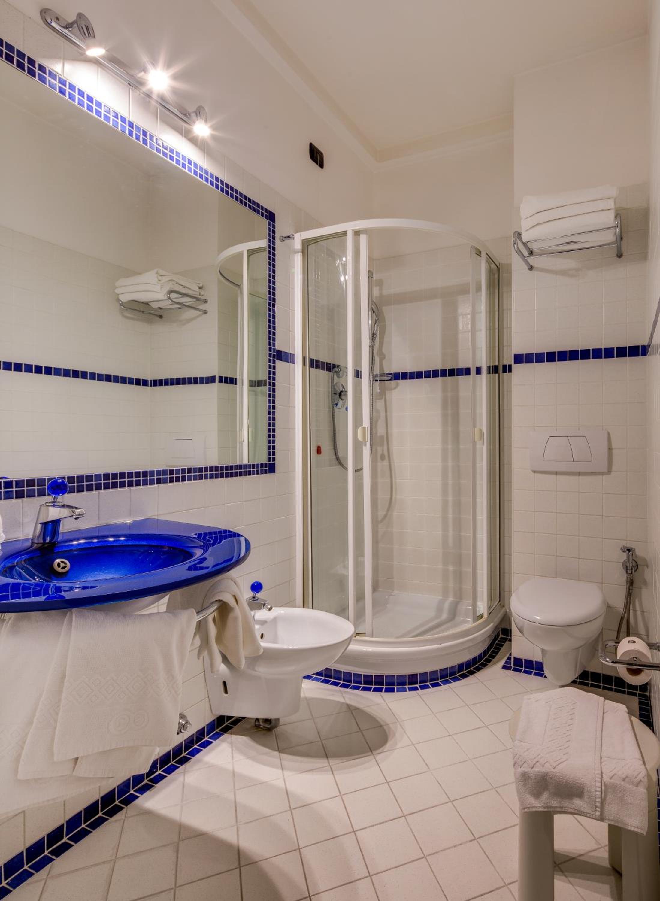 Economy Triple Room - Photo 3
