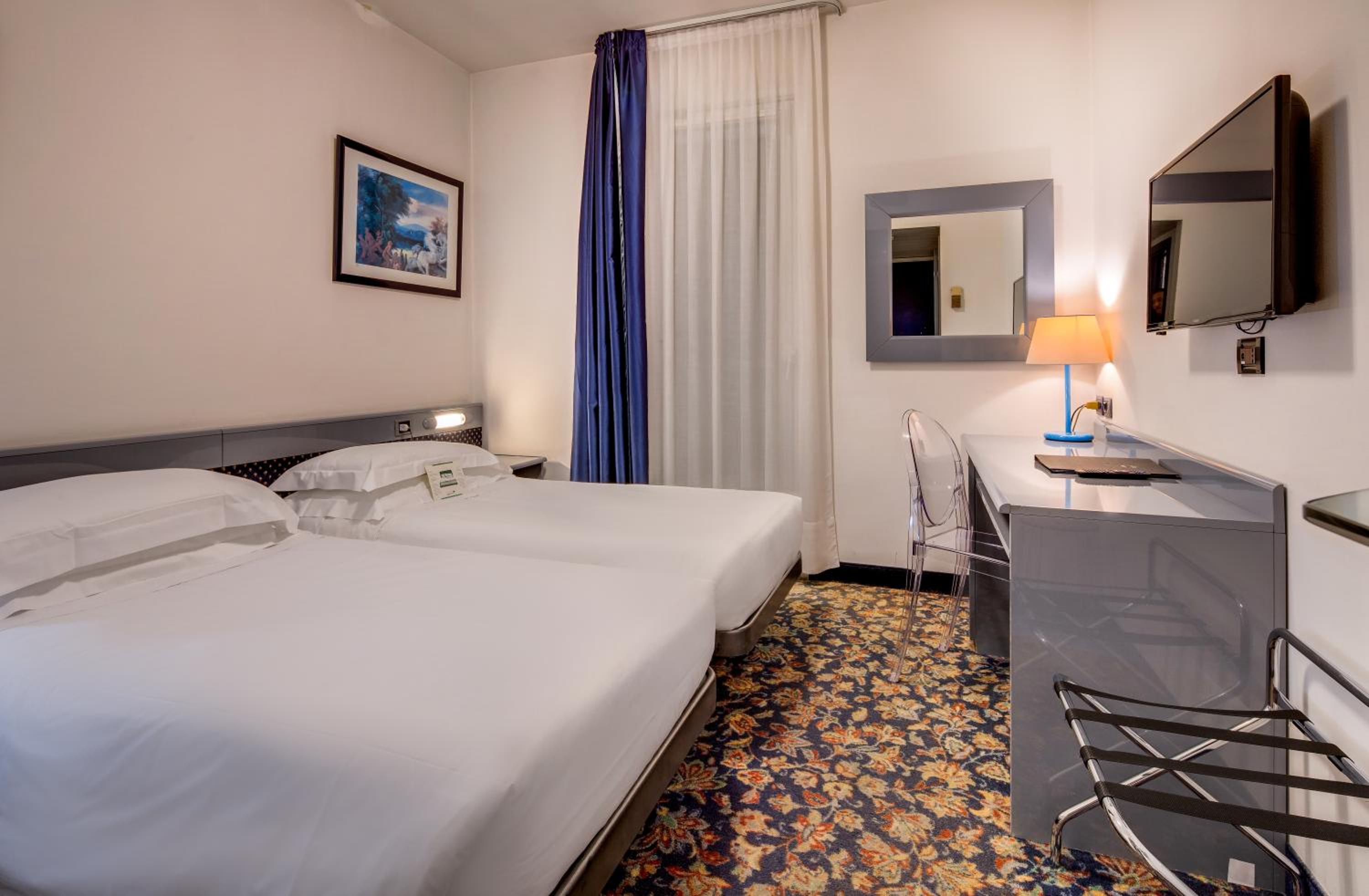 Economy Twin Room - Photo 5