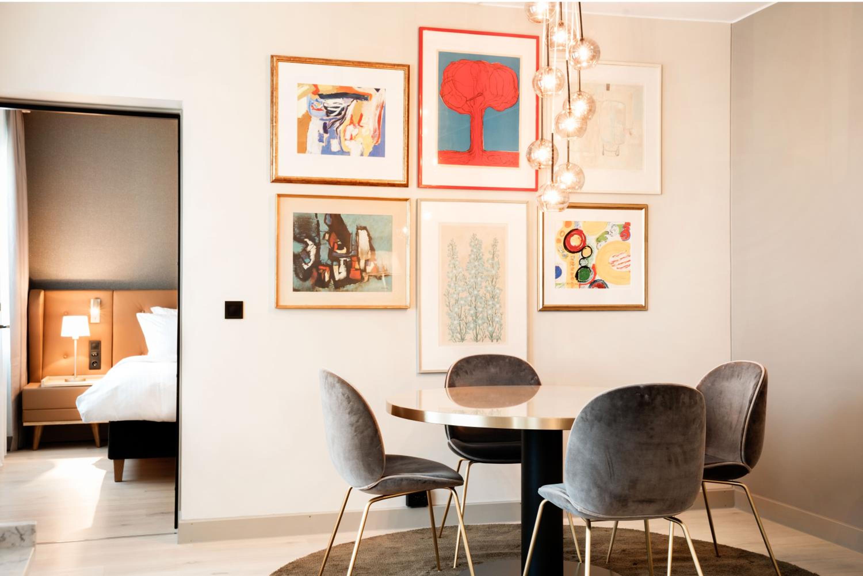 Suite - Photo 3