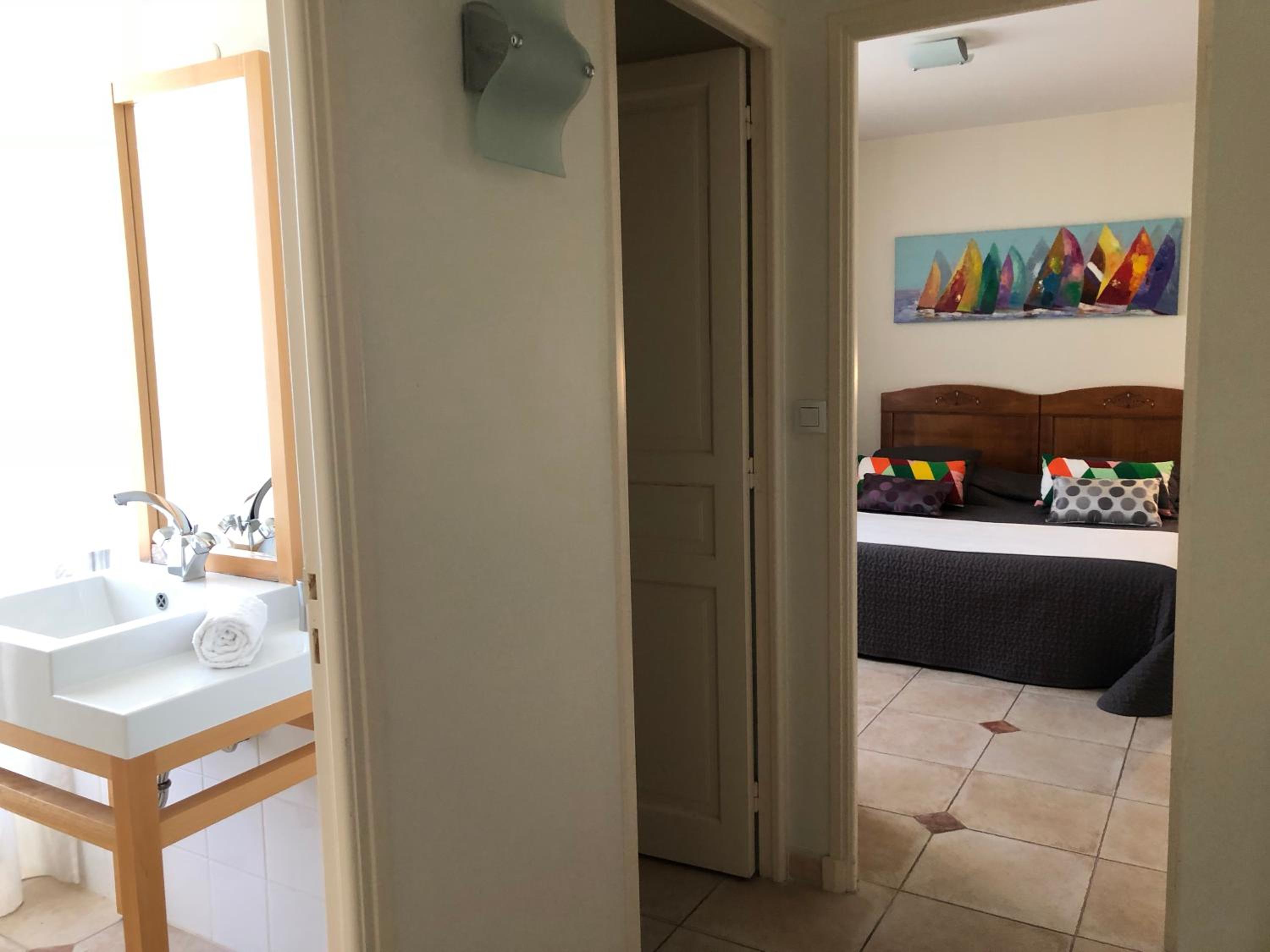 Deluxe Double Room with Bath photo 3