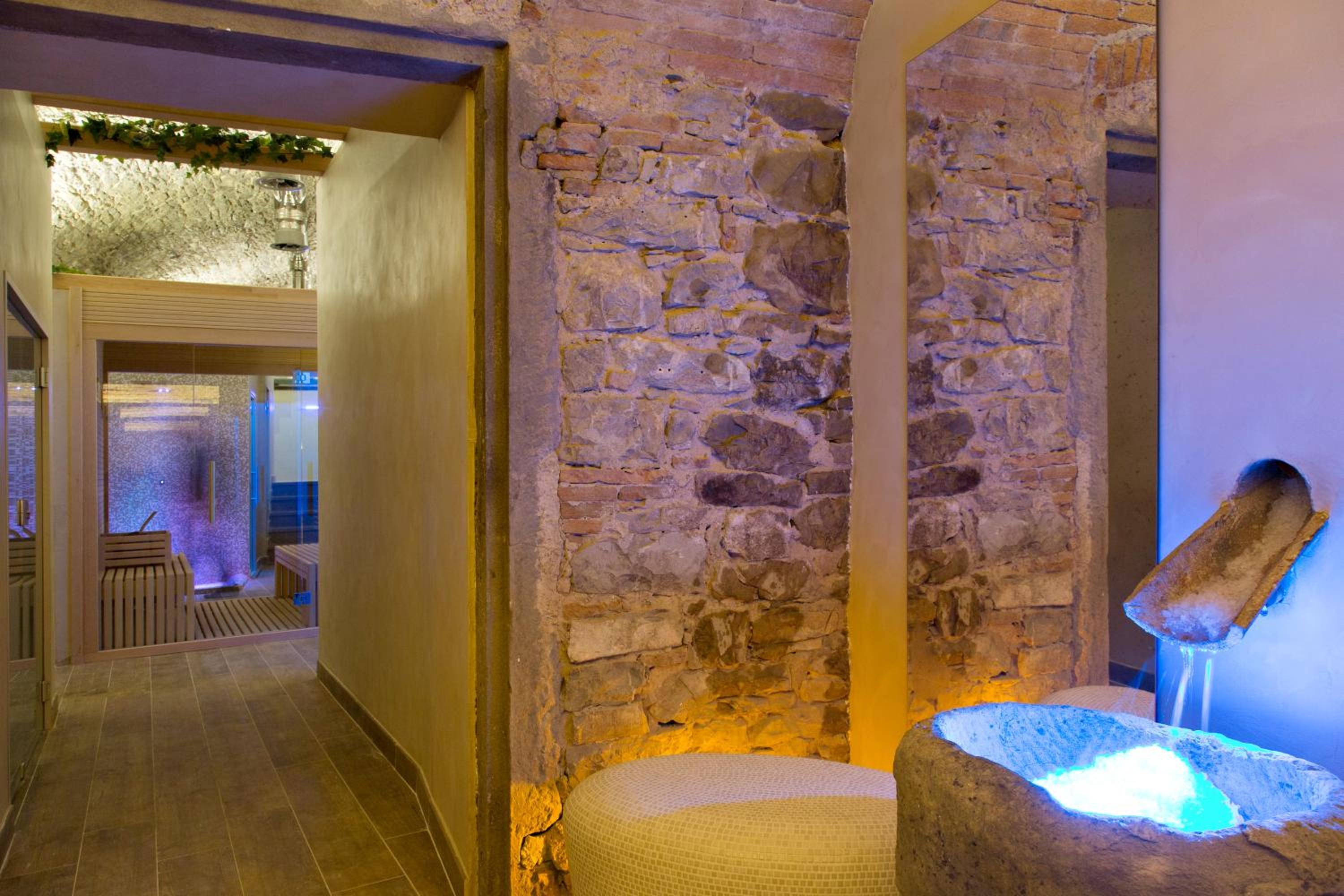 Classic Double Room with Spa Access - Photo 6