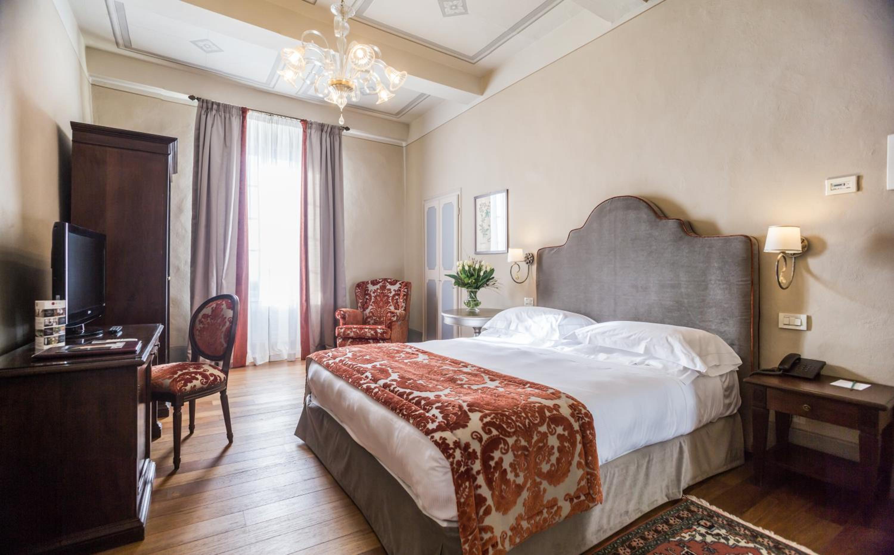Deluxe Double Room - Photo 14