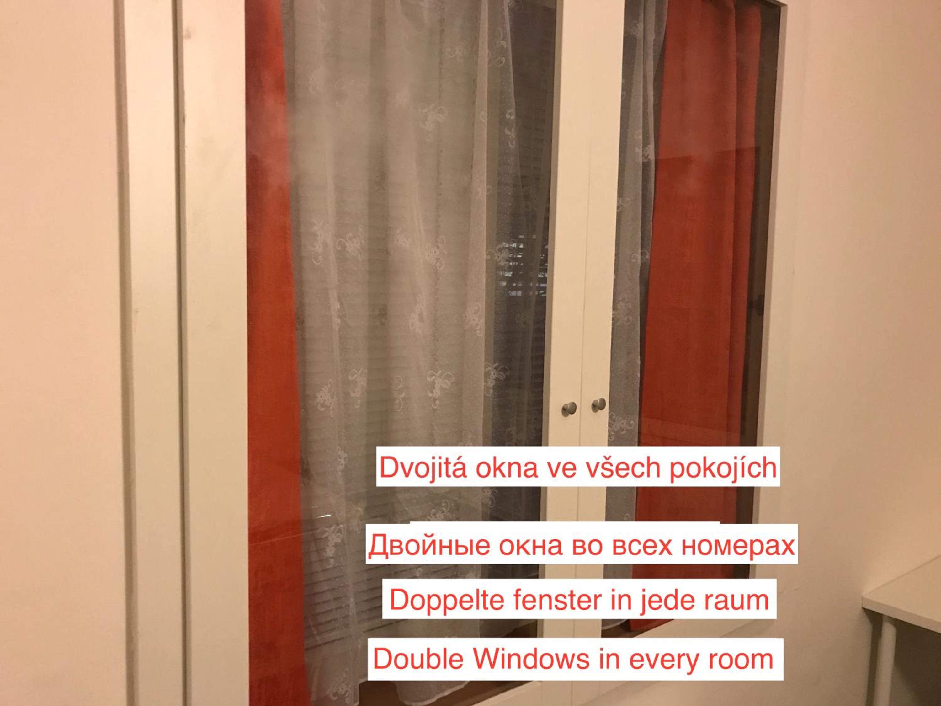 Twin Room with Private Bathroom - Photo 12