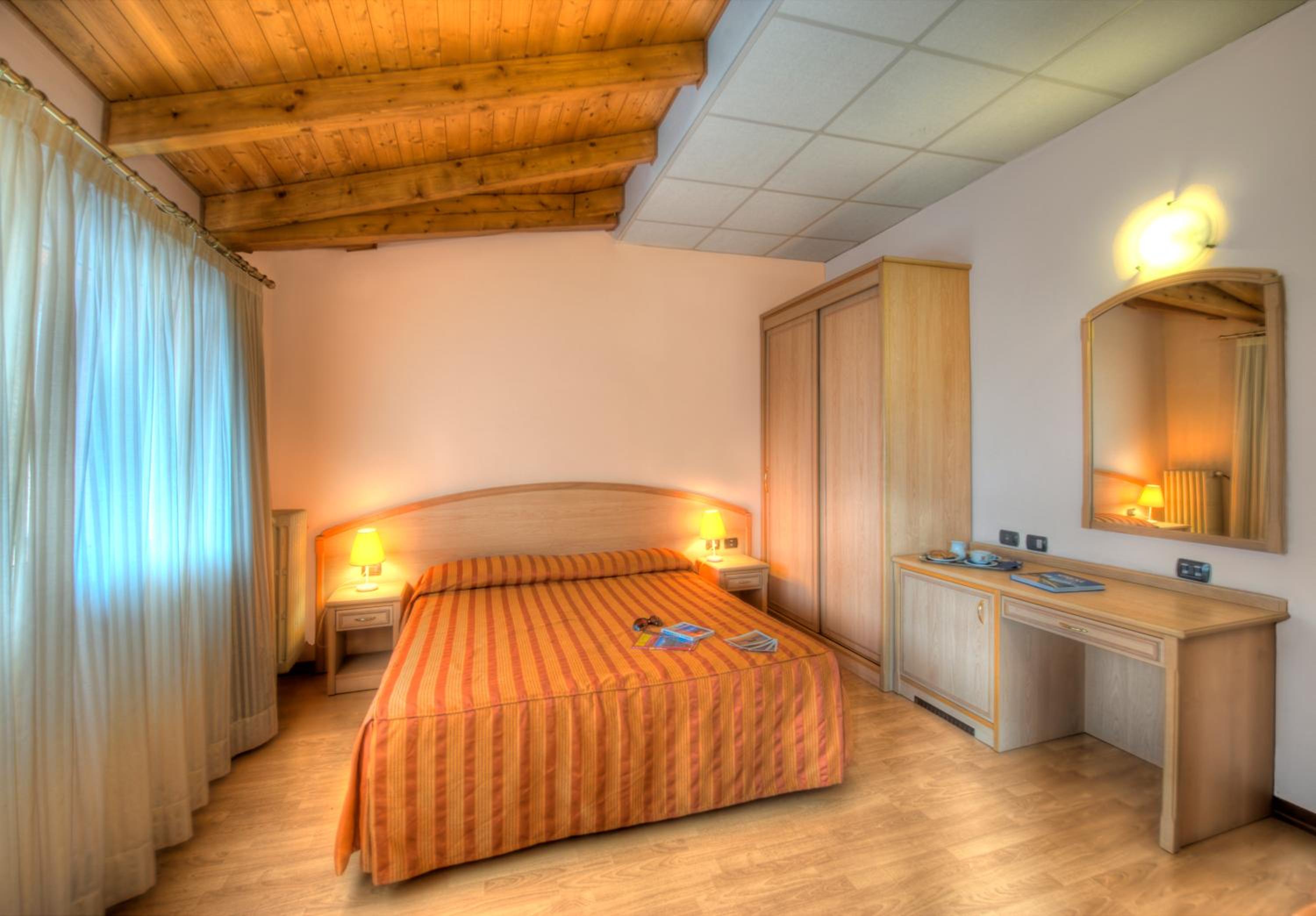 Suite - Photo 1