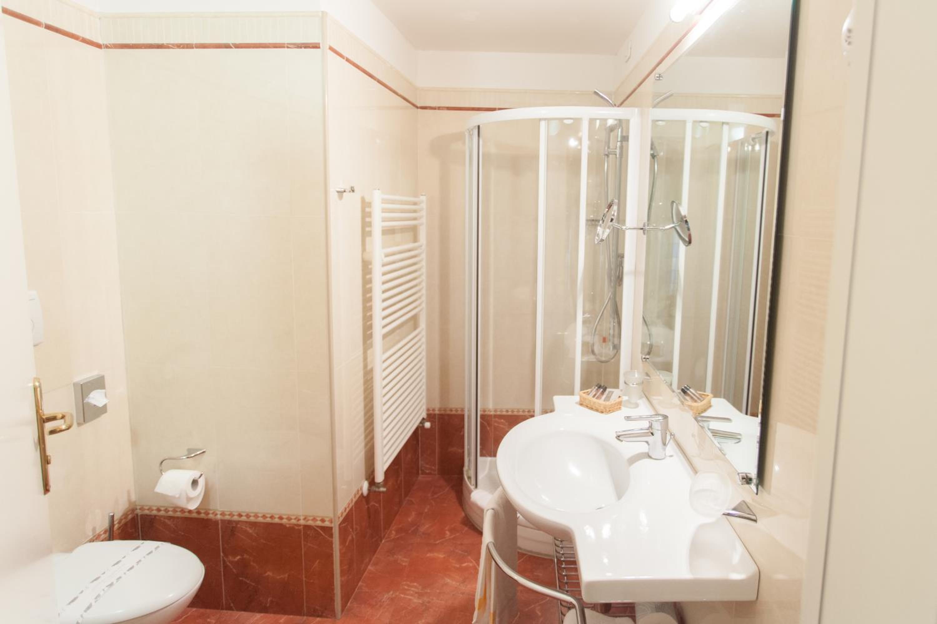 Classic Double or Twin Room - Photo 3
