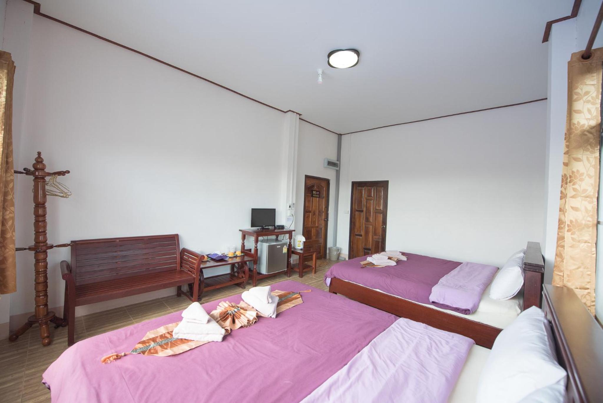 Family Room with Mountain View photo 3