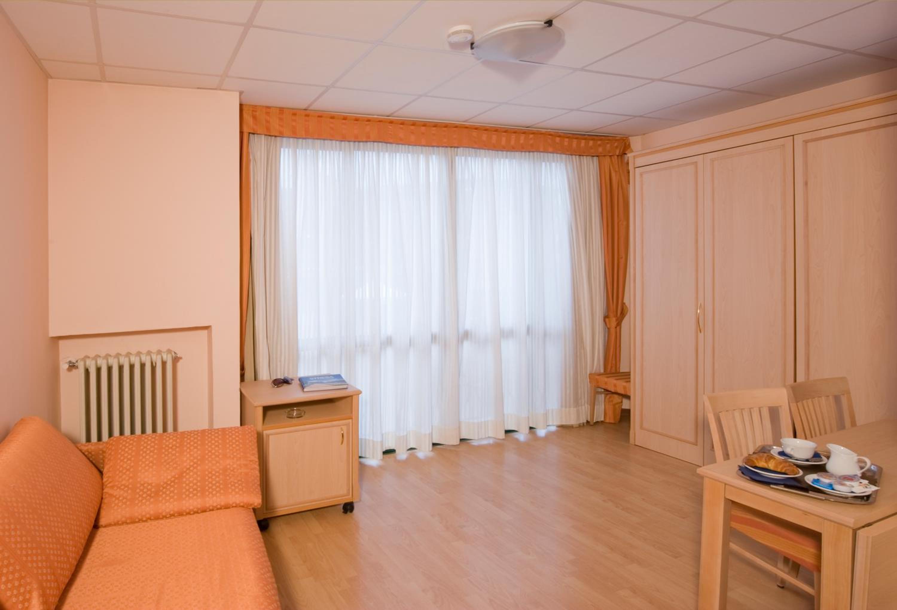 Family Room (2 Adults + 2 Children) - Photo 2