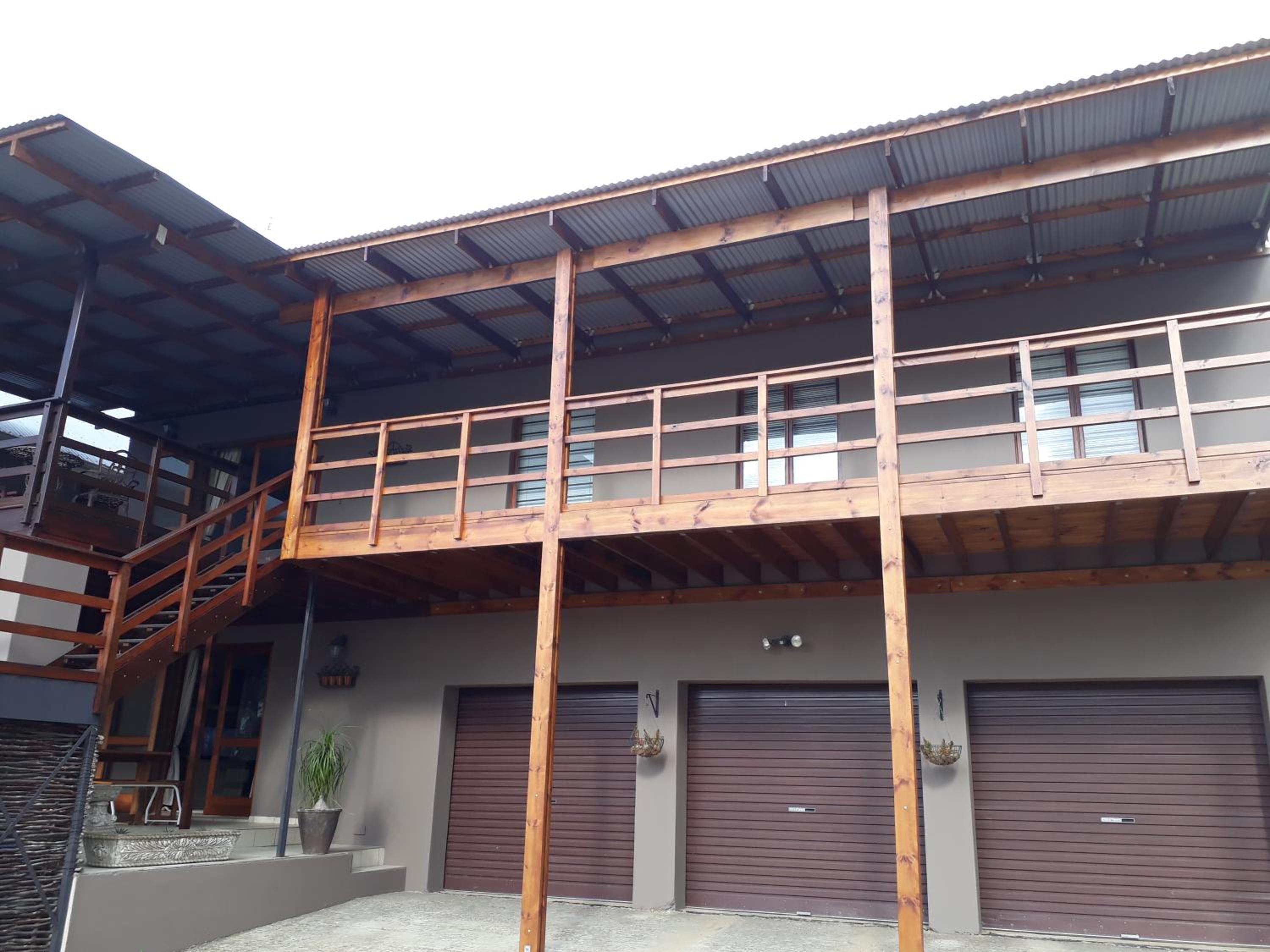 Apartment with Balcony - Photo 2
