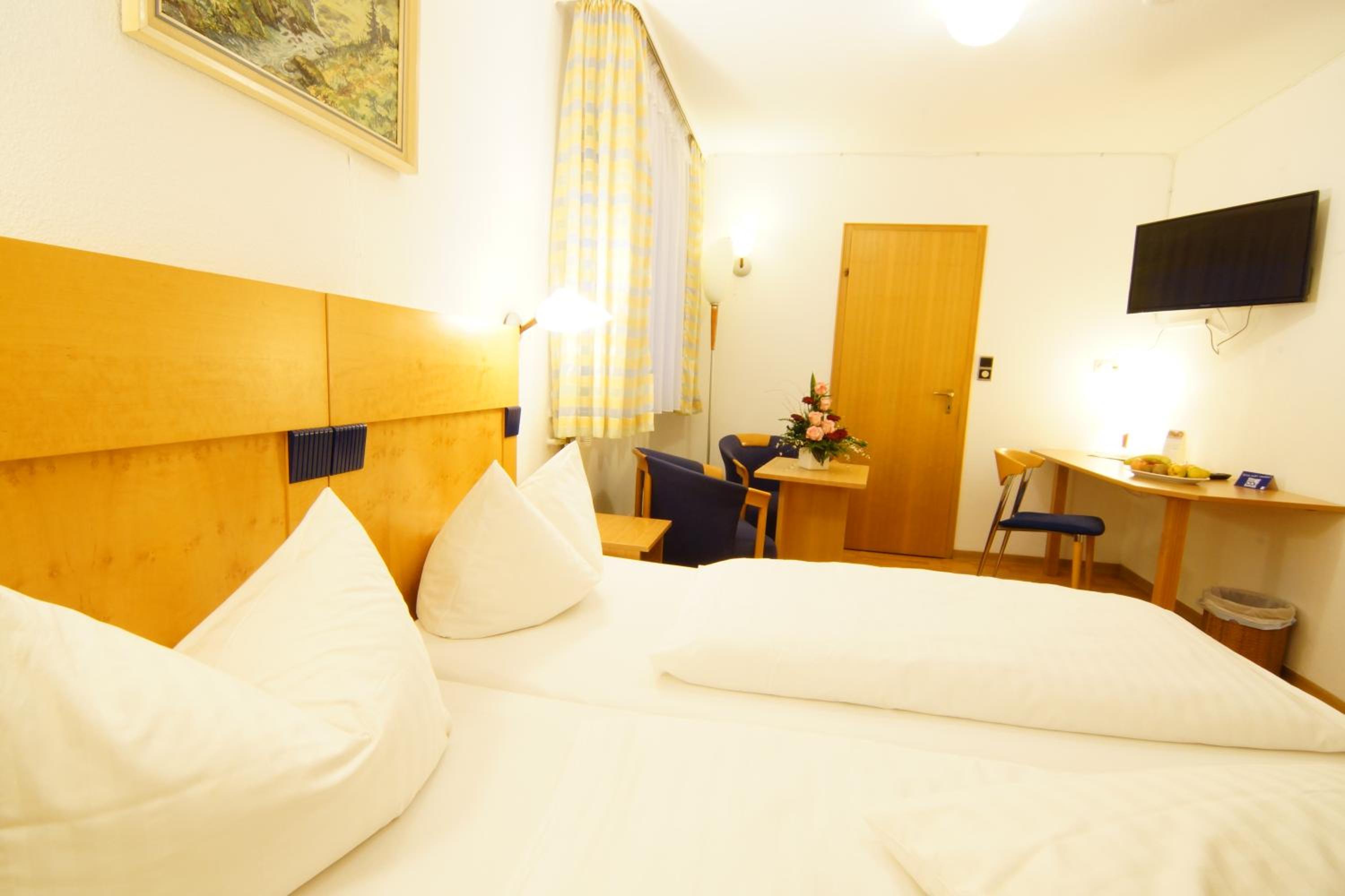 Standard Double Room photo 2