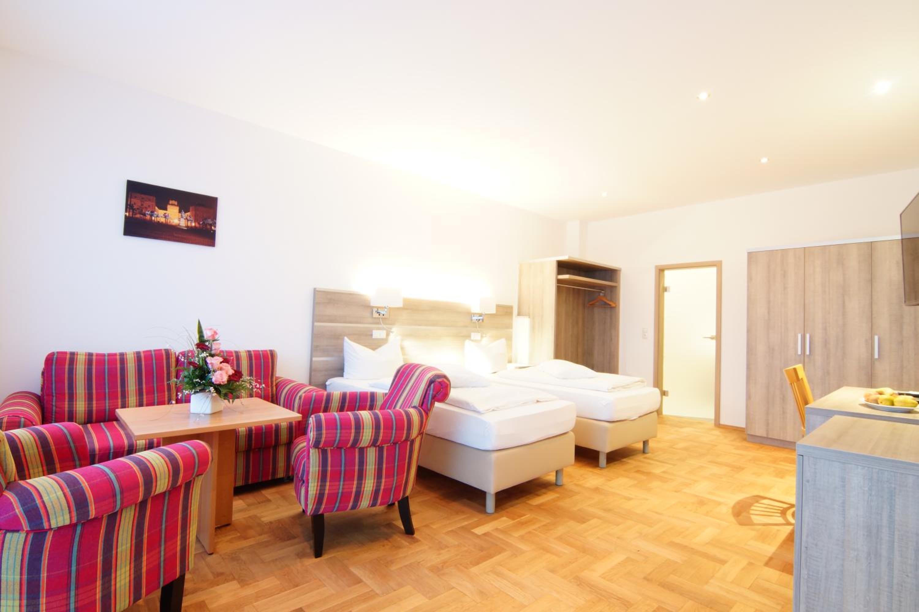 Deluxe Double Room with Balcony photo 3