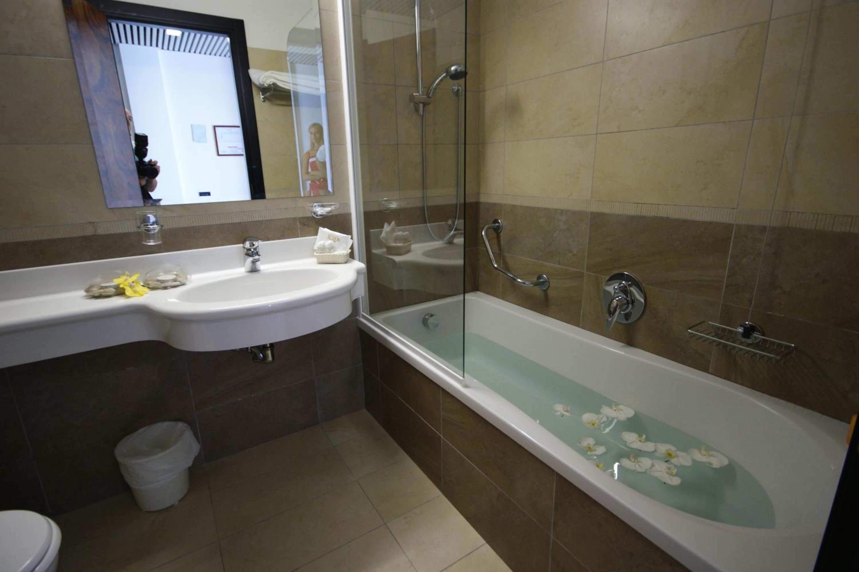 Double or Twin Room with Mountain View photo 2