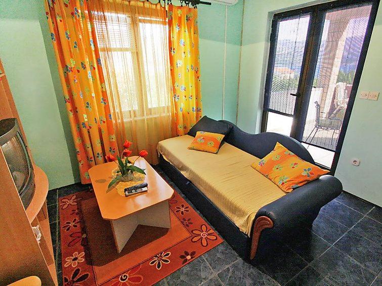 One-Bedroom Apartment - Photo 1