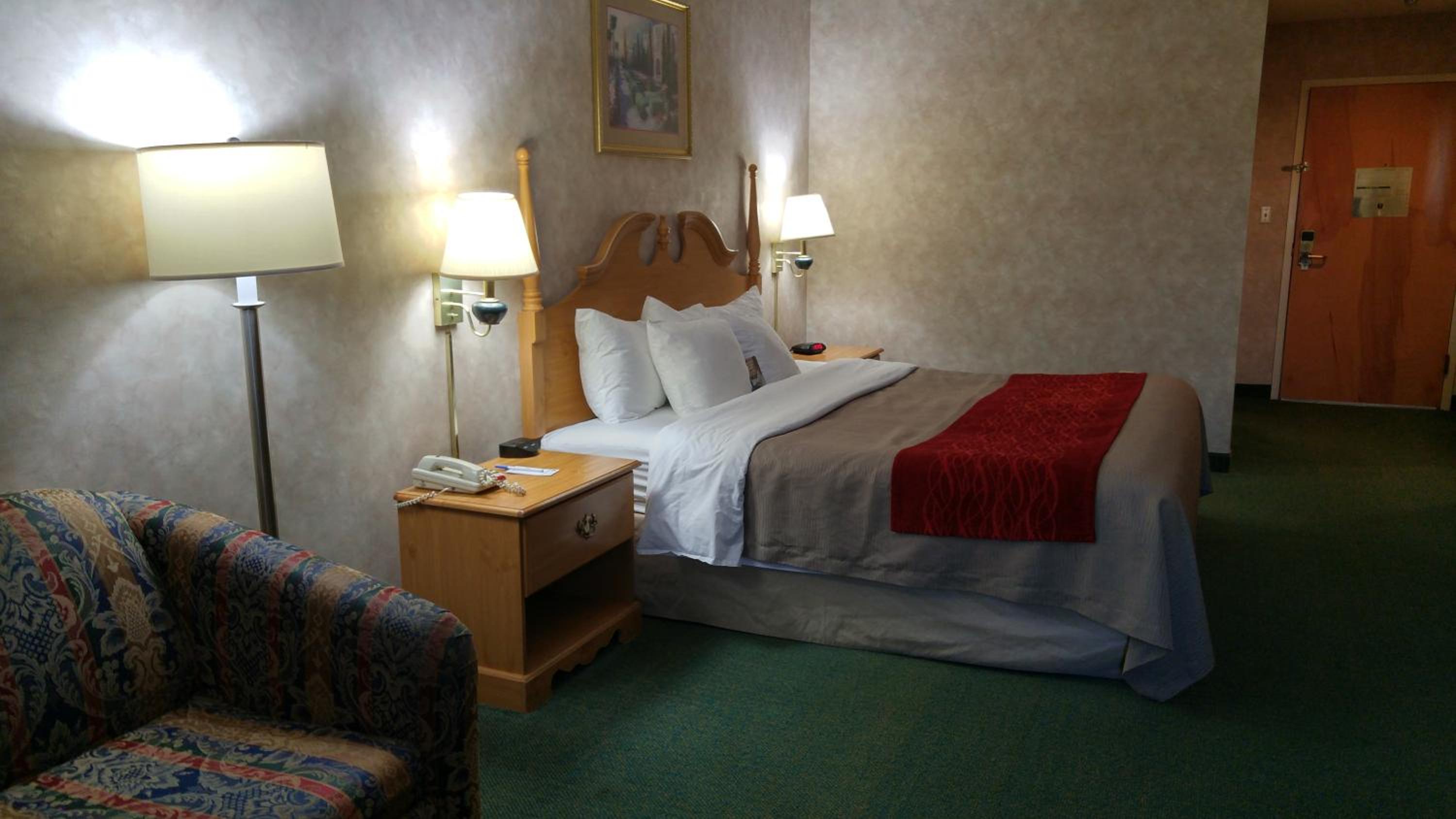 King Room - Non-Smoking - Photo 6