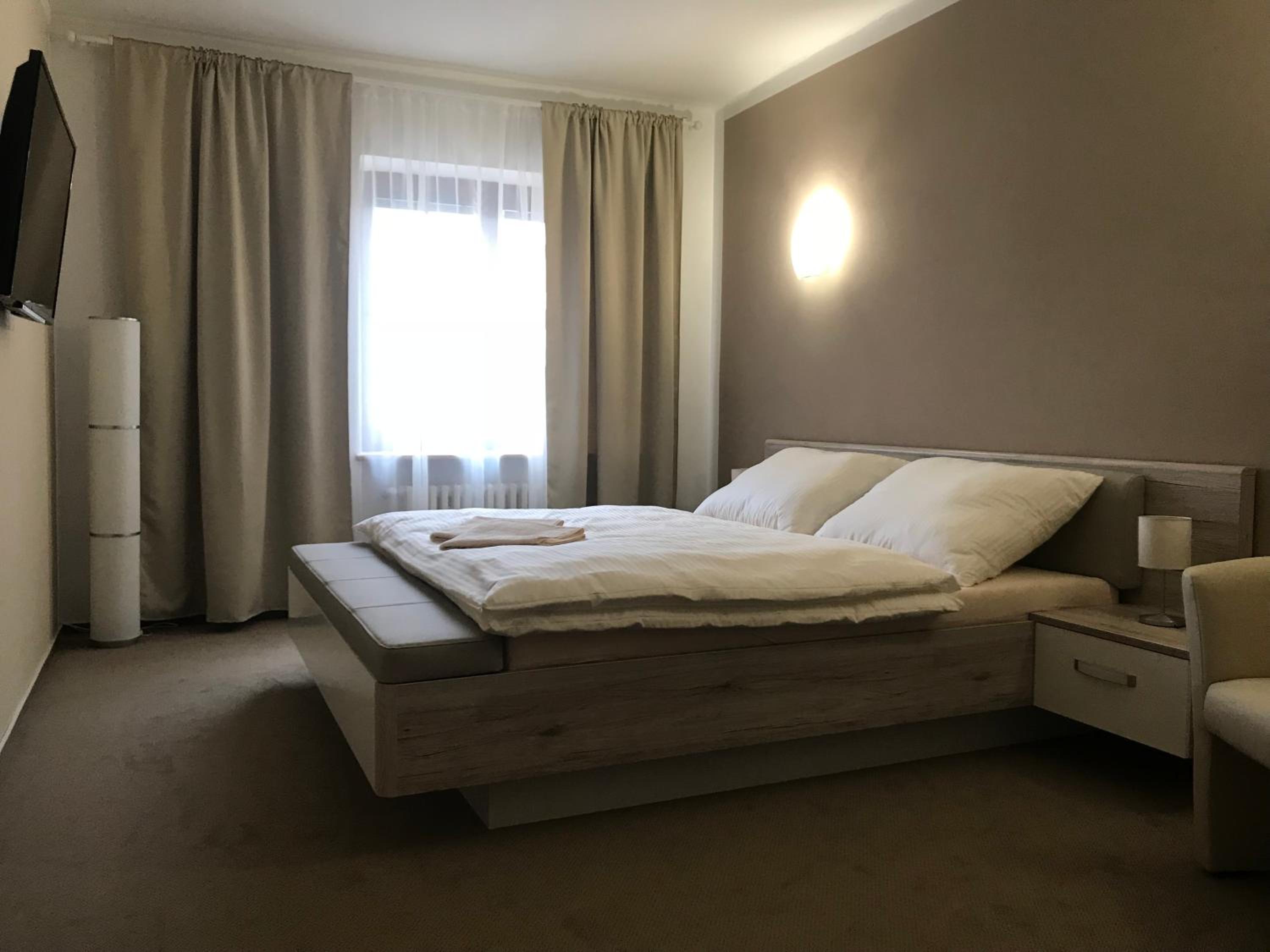 Deluxe Double Room with Shower photo 3