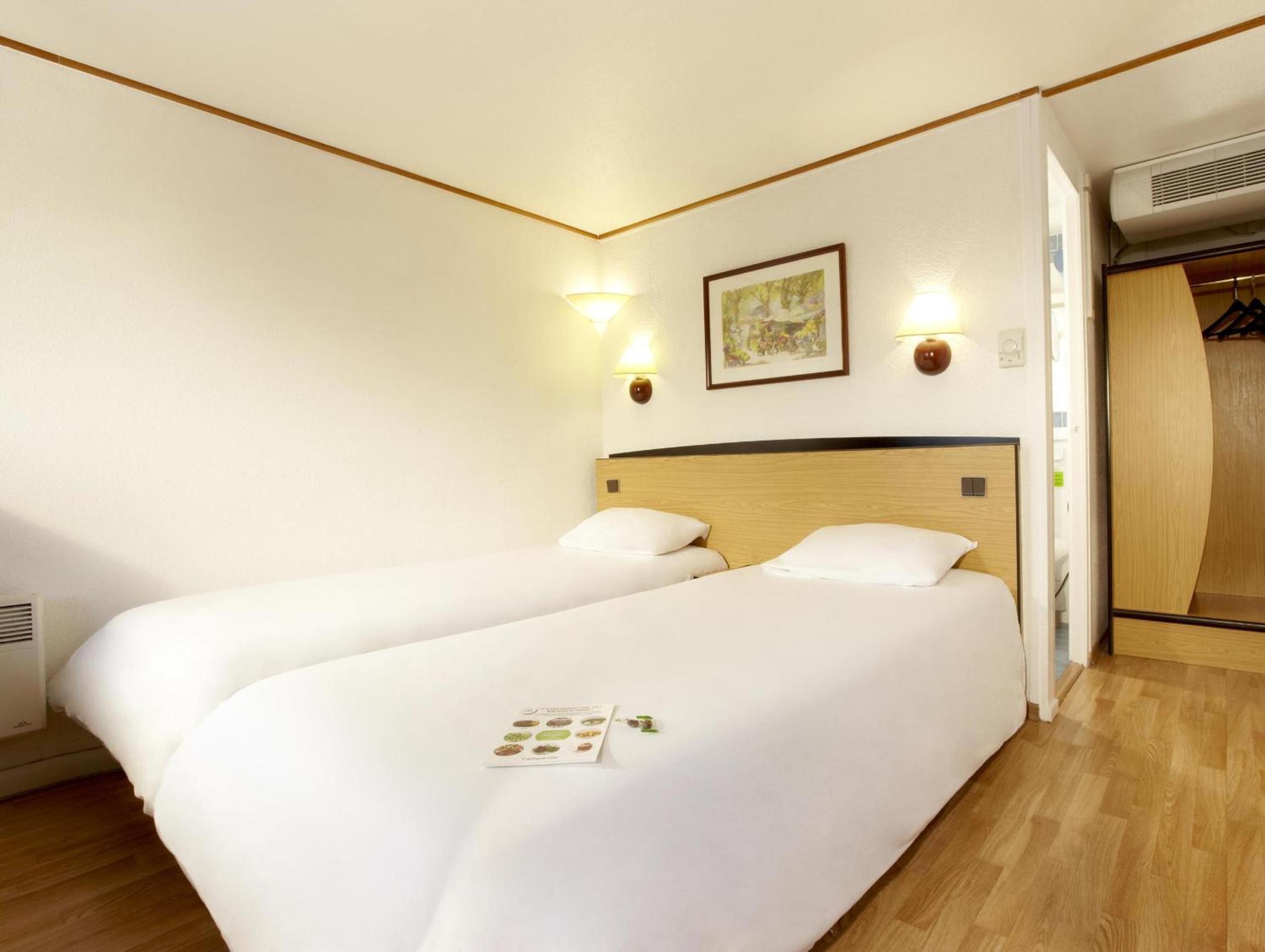 Twin Room - Photo 7