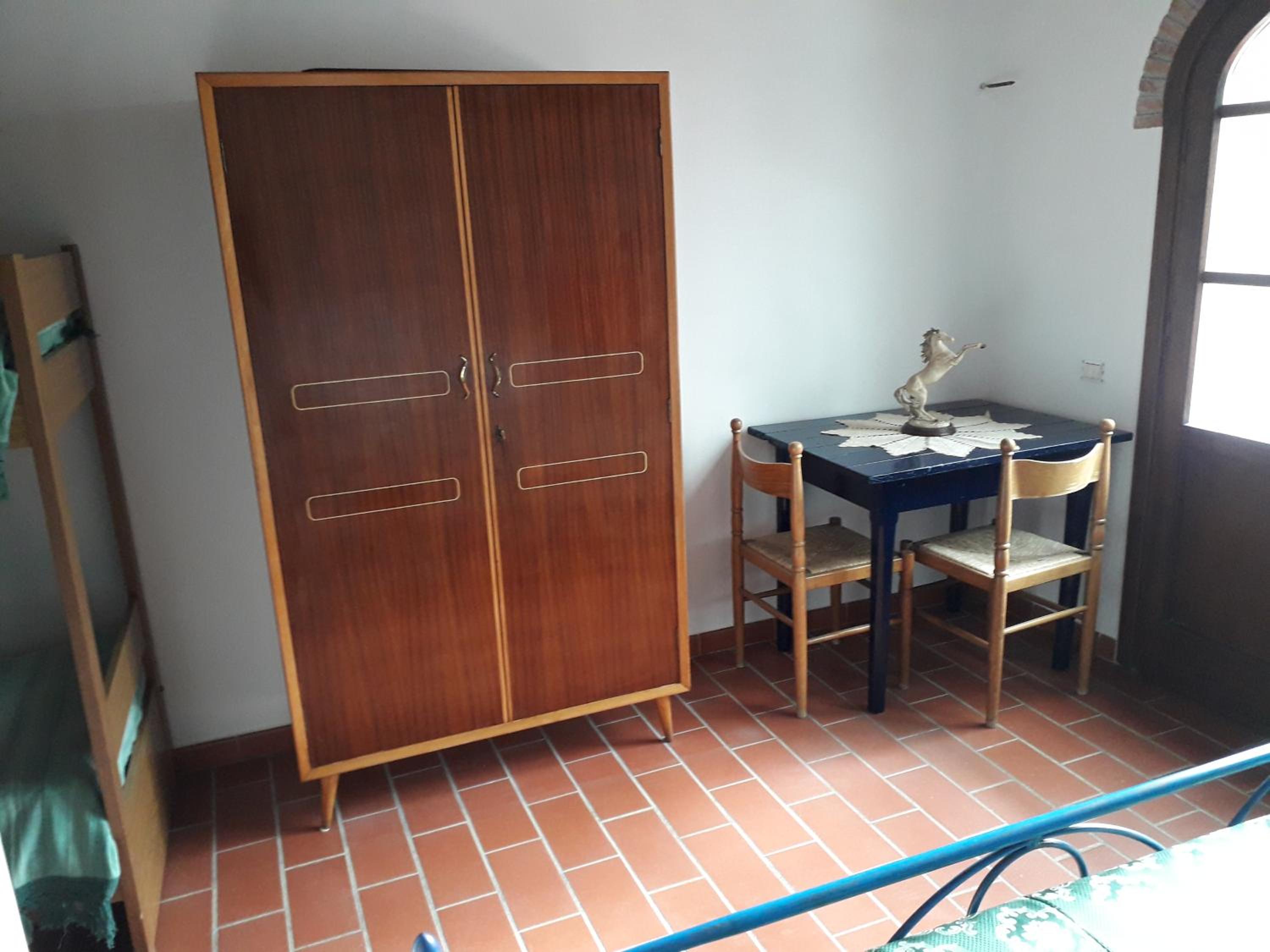 Family Room with Private Bathroom - Photo 5
