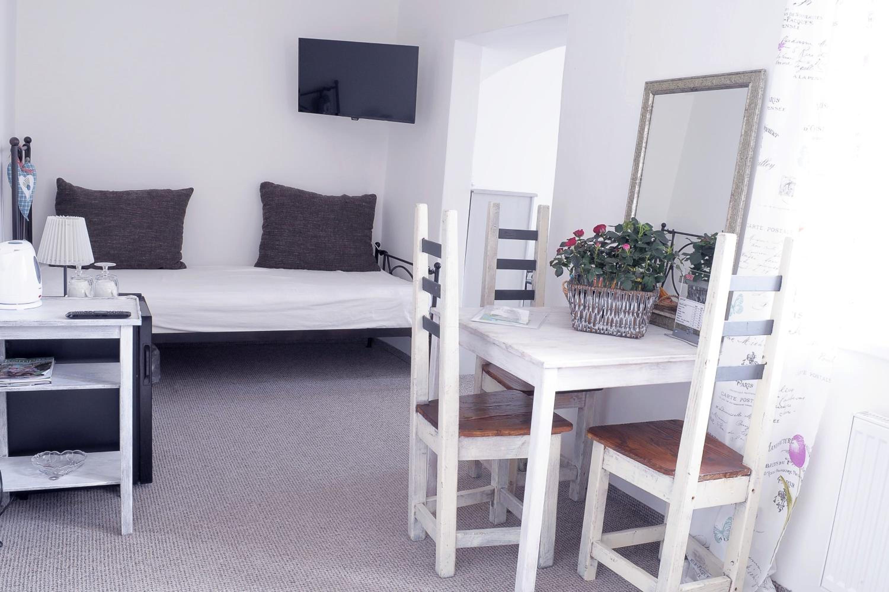 Quadruple Room with Private Bathroom photo 3