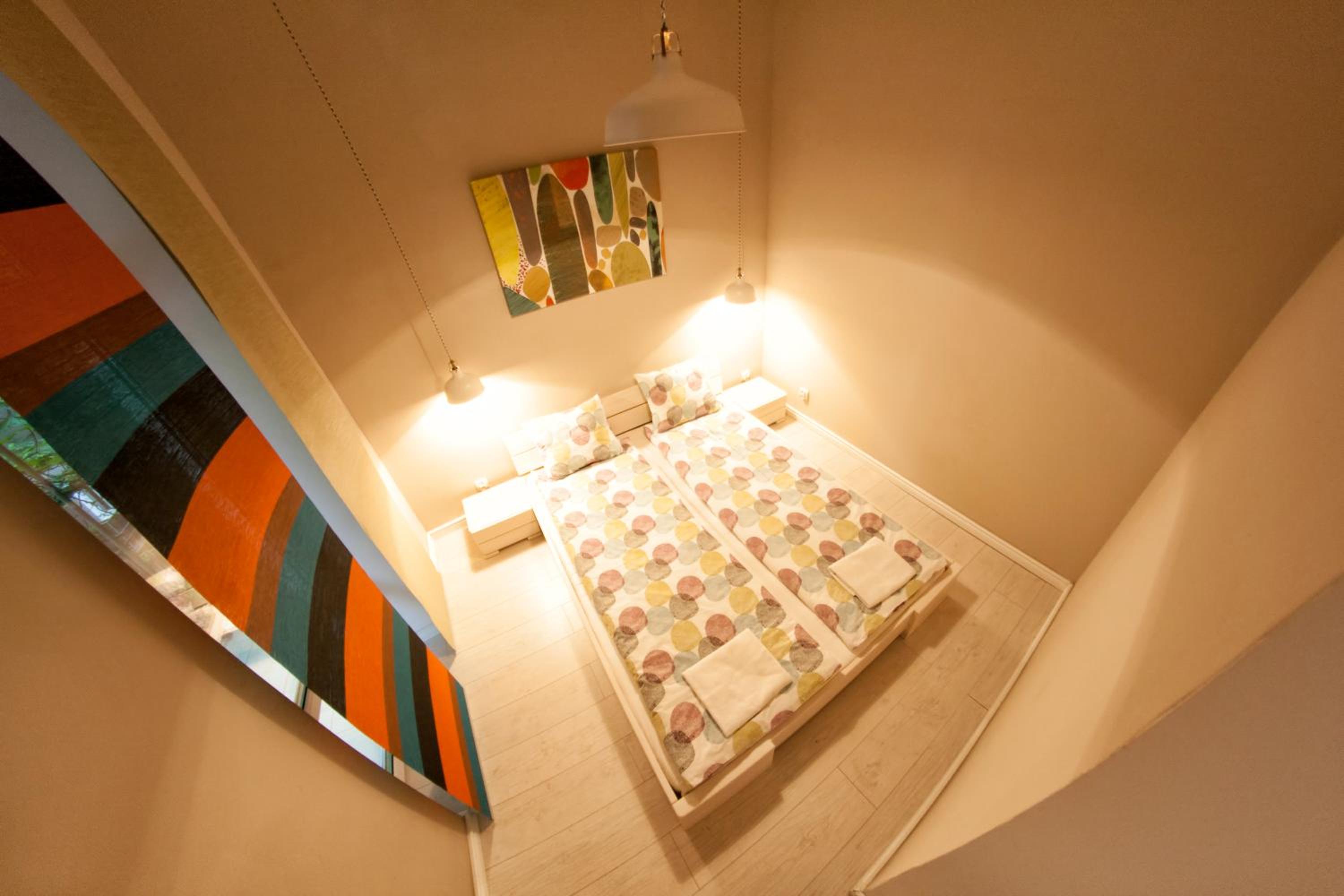 One-Bedroom Apartment - Photo 3