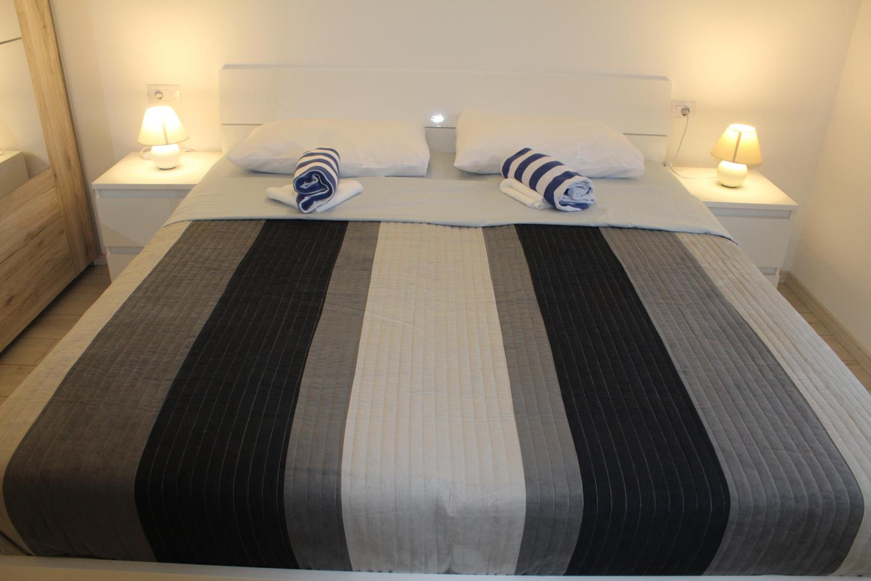 One-Bedroom Apartment - Photo 1