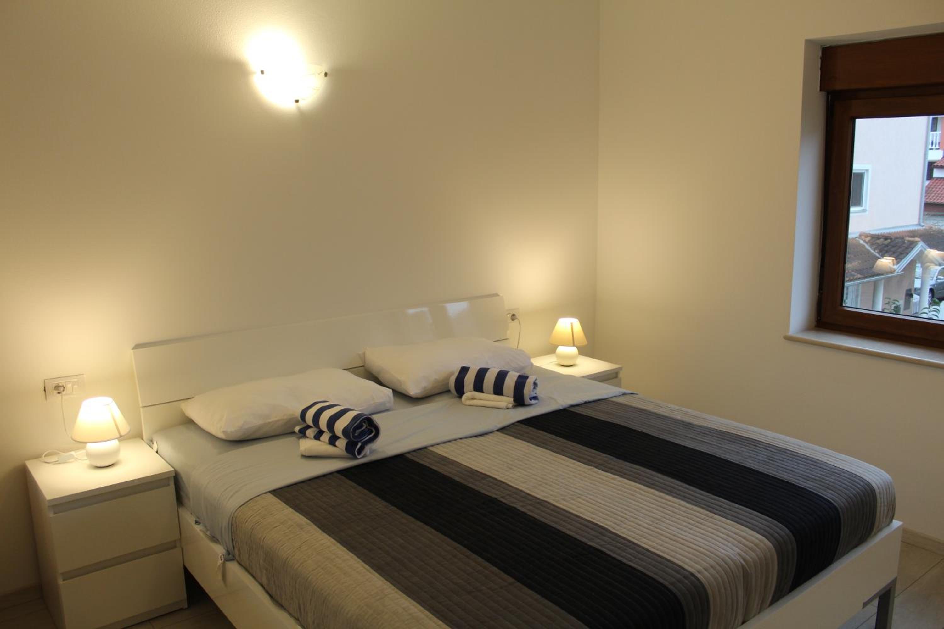 Apartment with Sea View - Photo 11