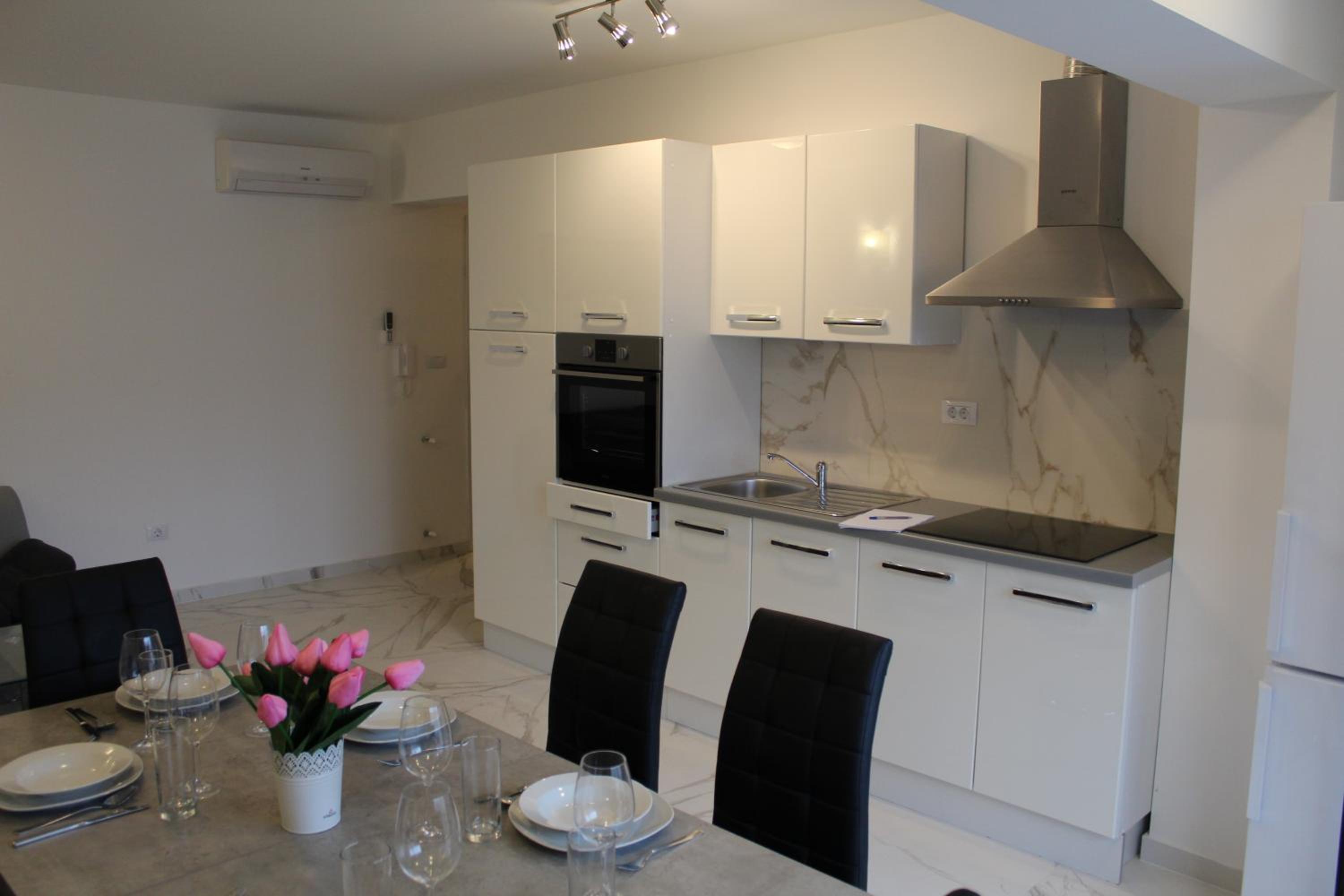 Apartment with Sea View - Photo 22