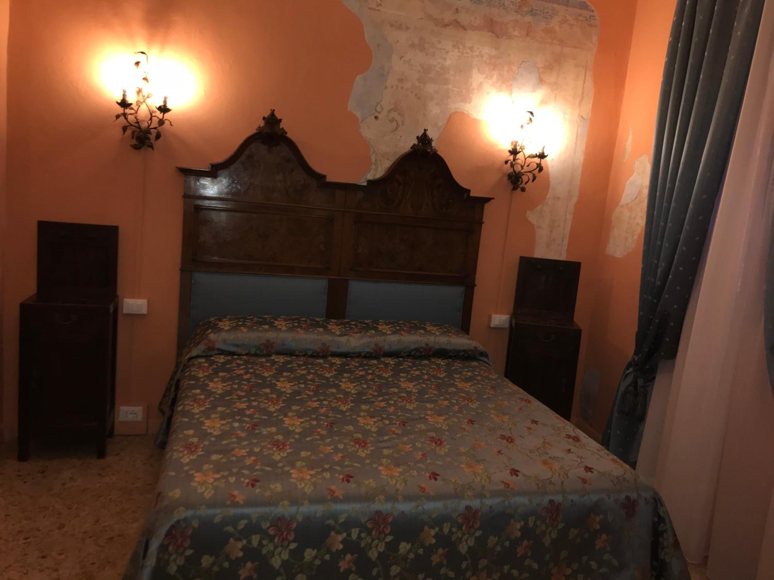 Queen Suite - Photo 9