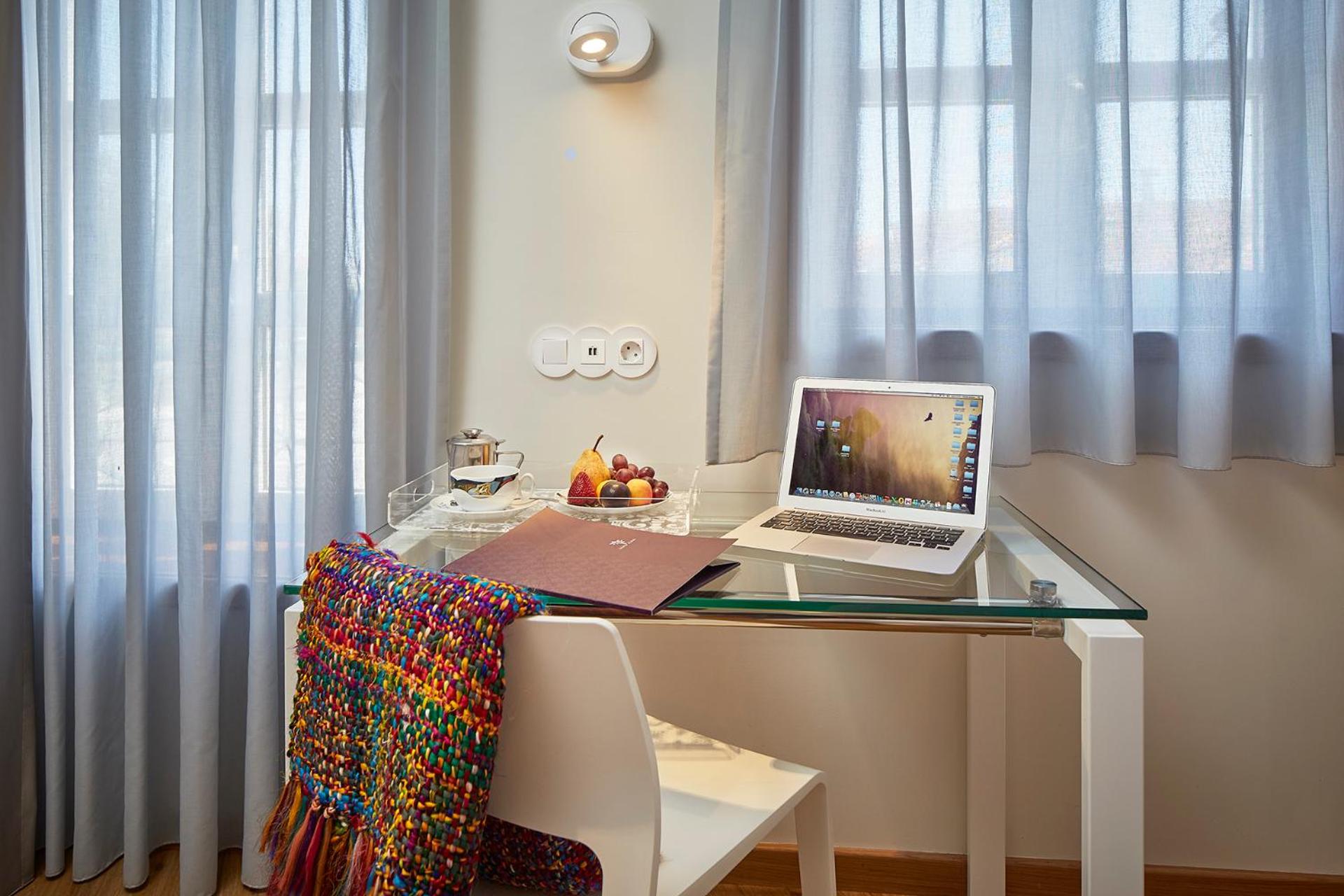 Double Room with Canal View - Photo 2