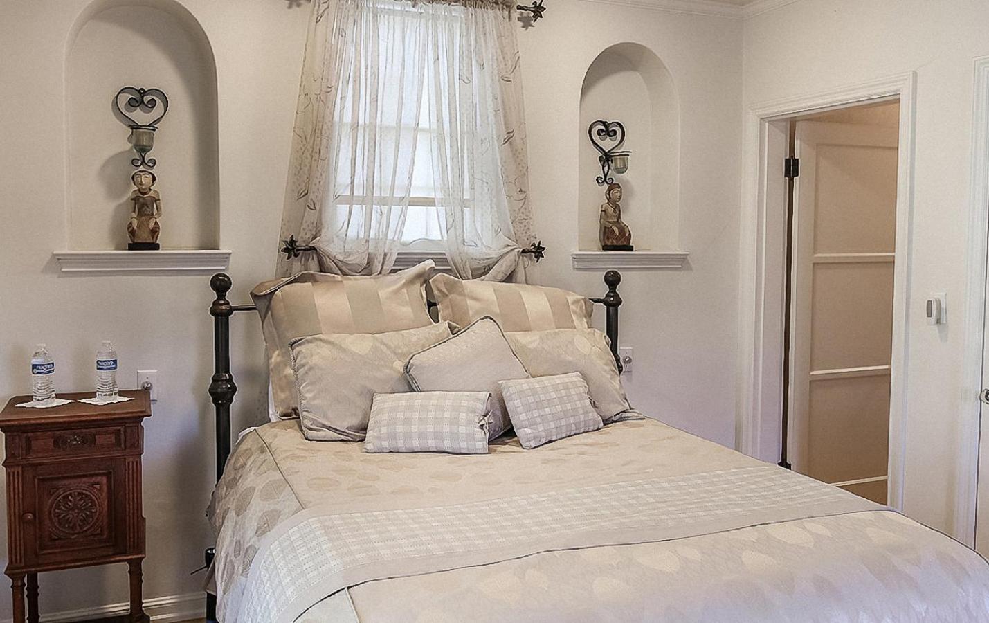 Queen Room with Shared Bathroom