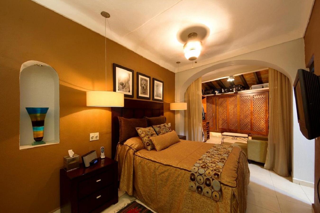 Suite with Hot Tub and Ocean View