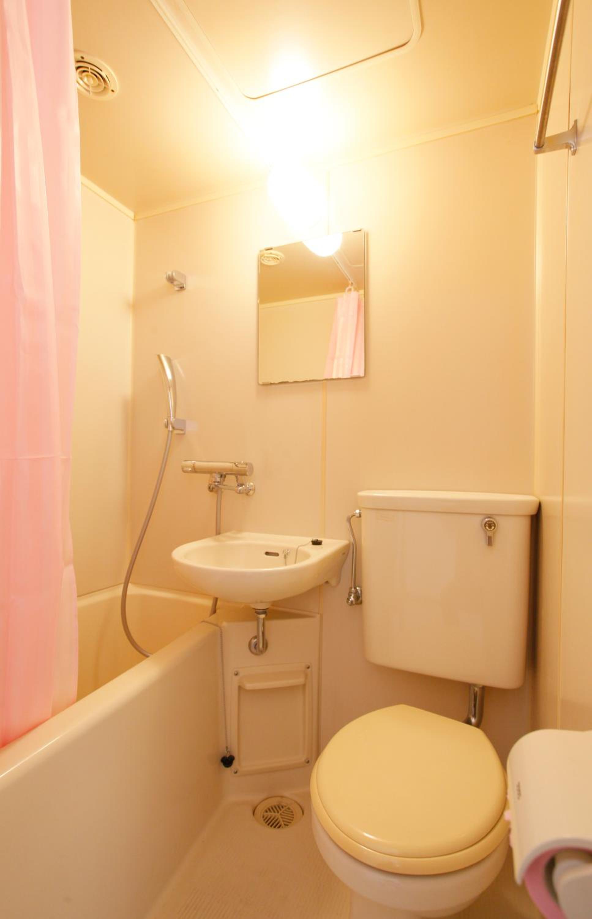 Quadruple Room with Private Bathroom photo 2