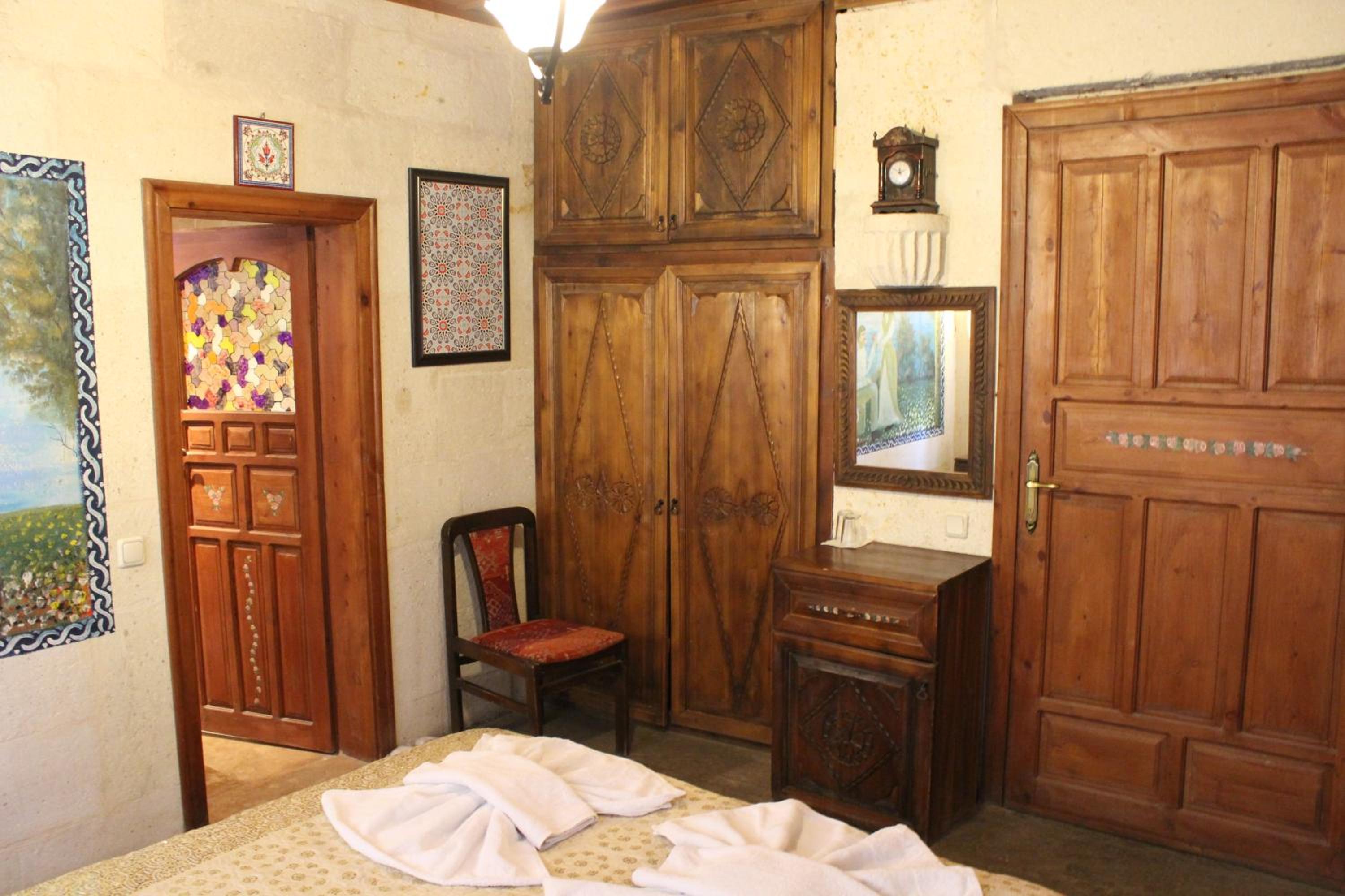 Deluxe Room - Photo 2