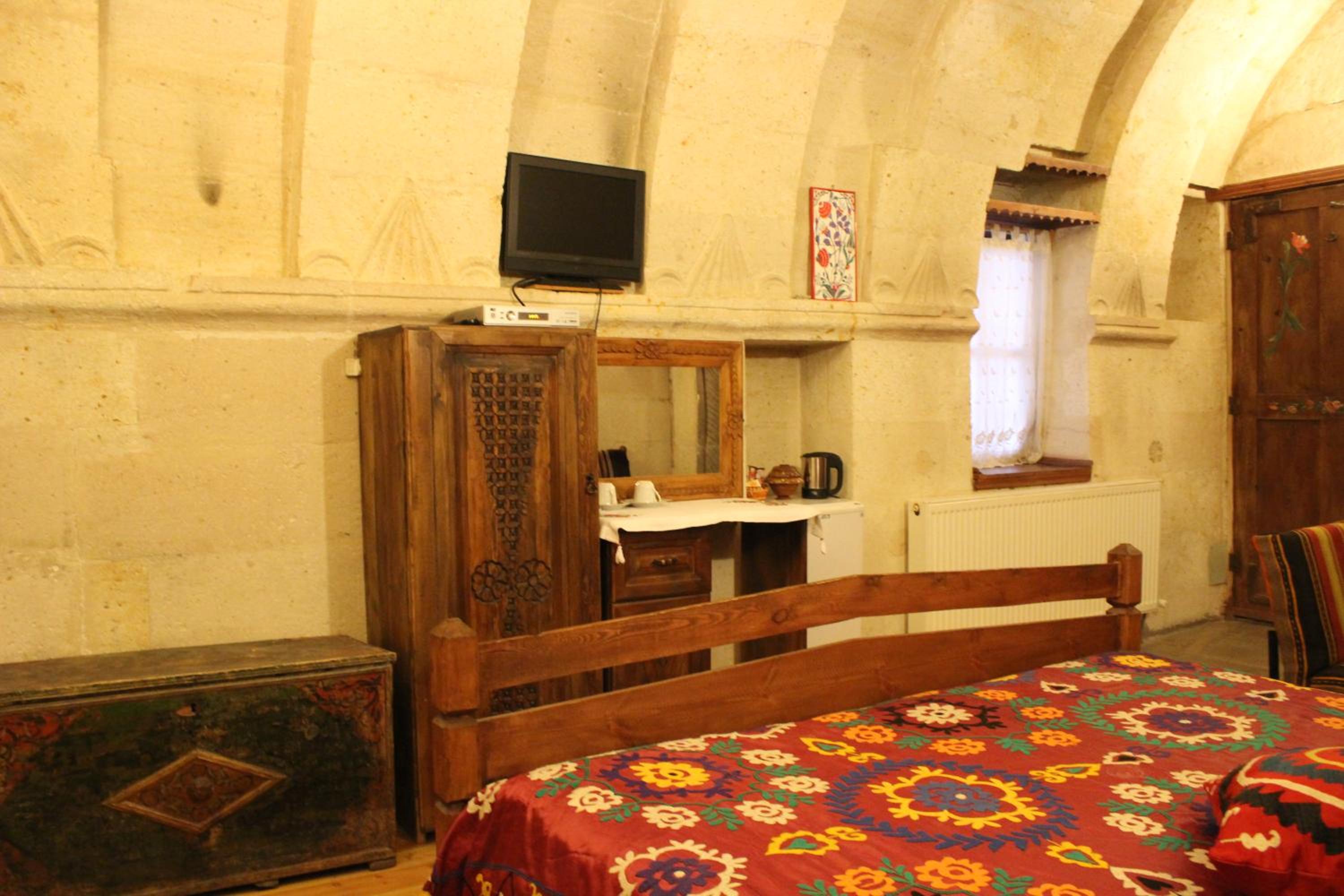Deluxe King Room - Photo 7