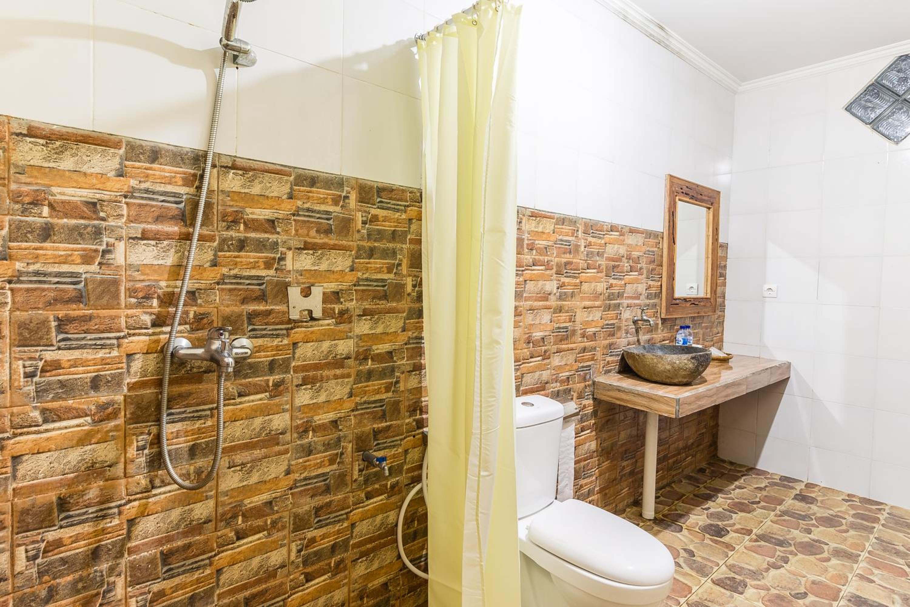 Deluxe Double Room with Balcony - Photo 44