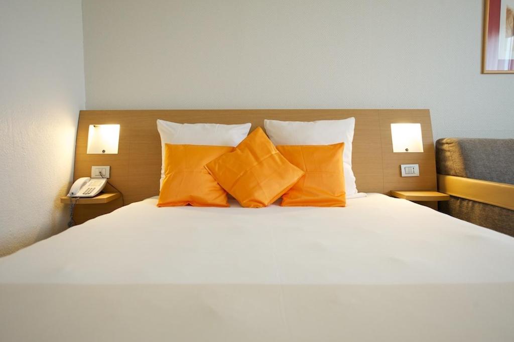 Standard Double Room - Photo 5