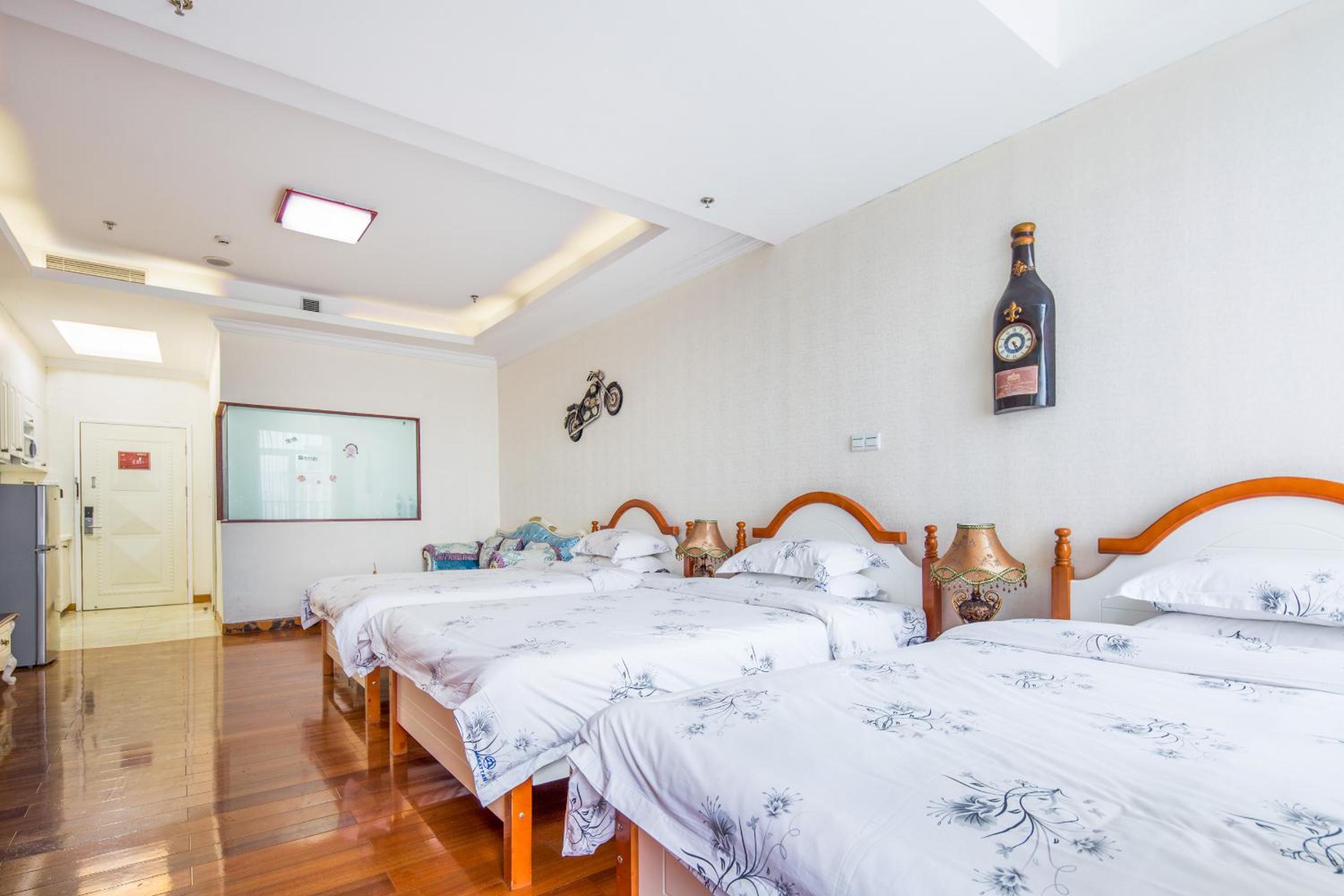 Standard Triple Room with City View - Photo 10