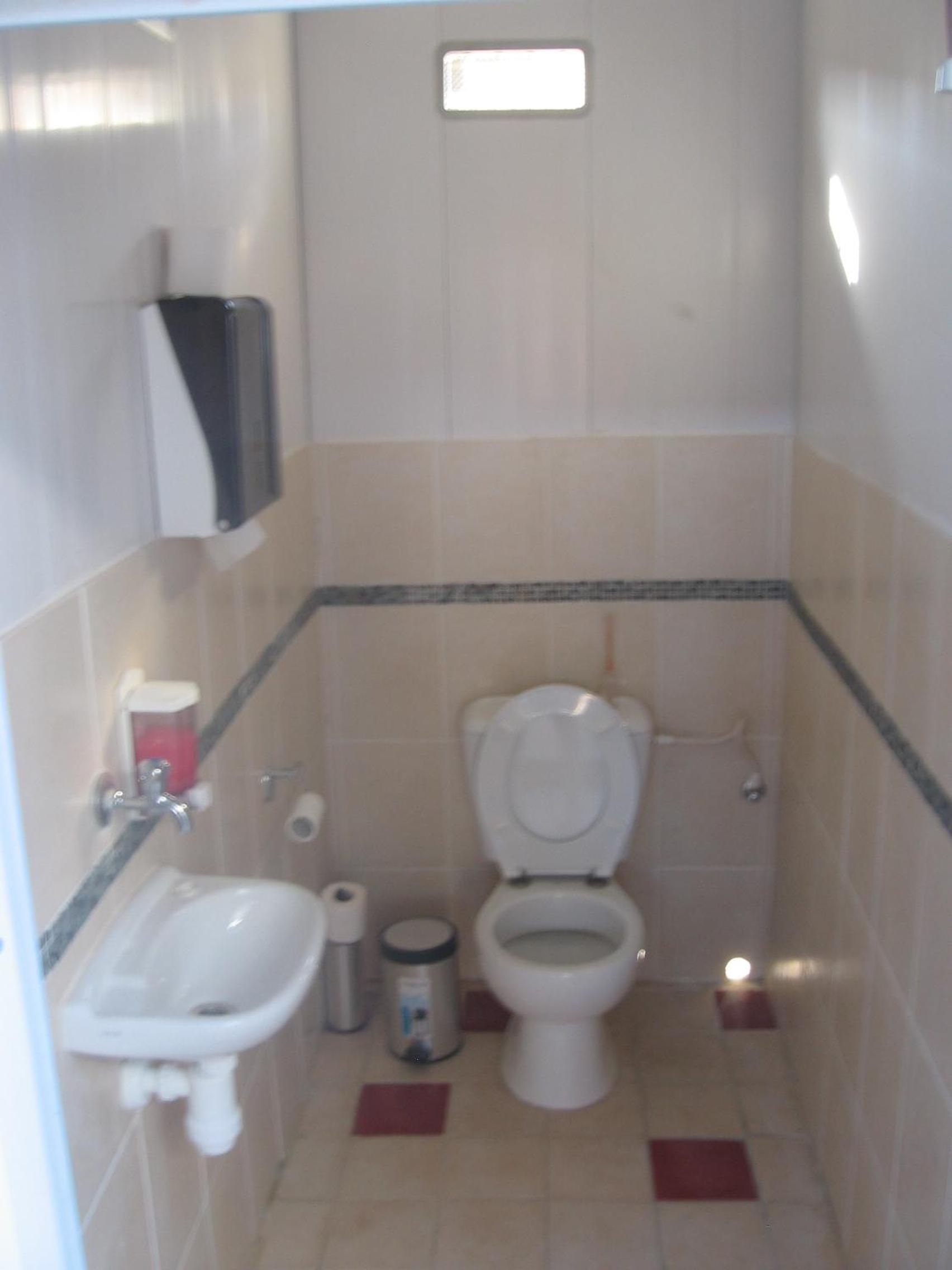 Family Room with Shared Bathroom photo 1