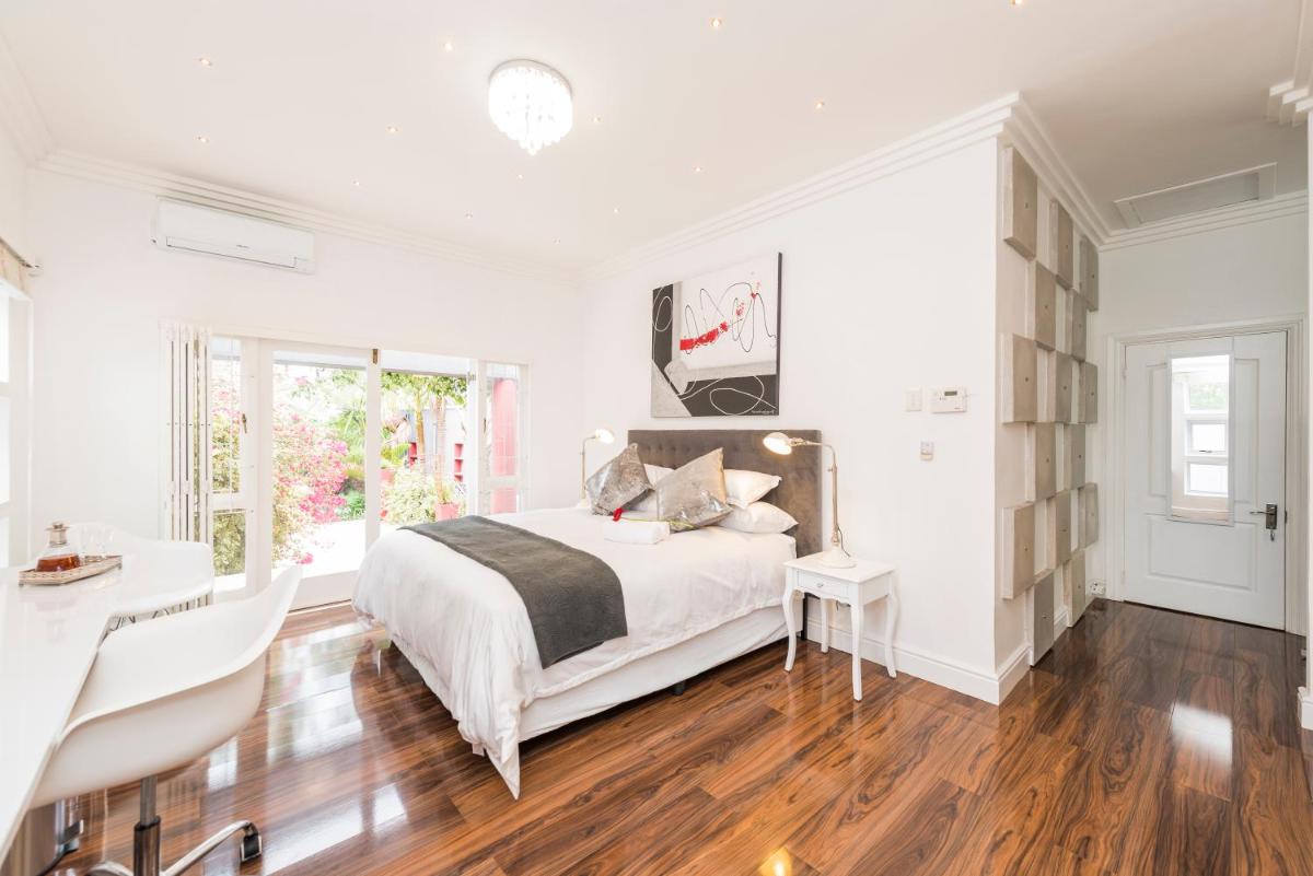 Deluxe King Room photo 3