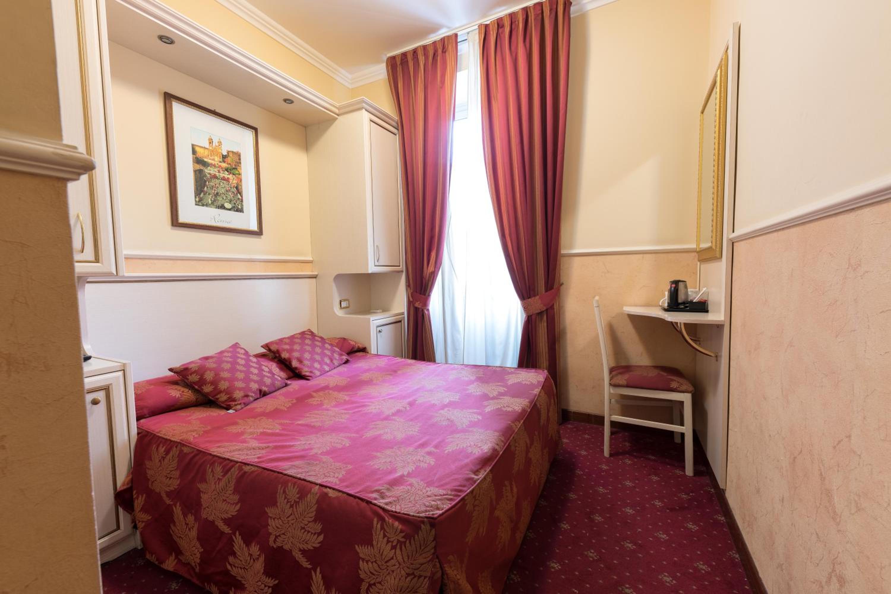 Single Room photo 3