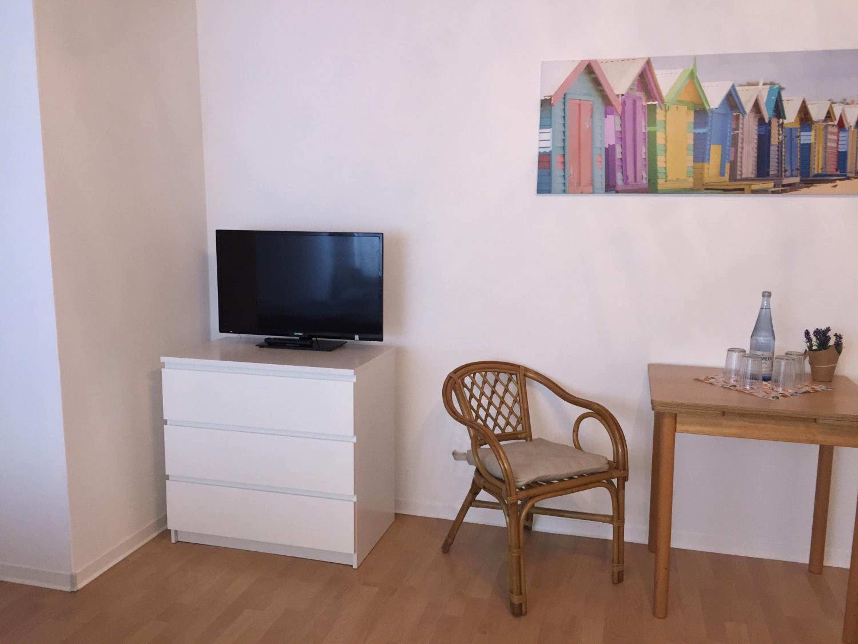 Family Room - Photo 4