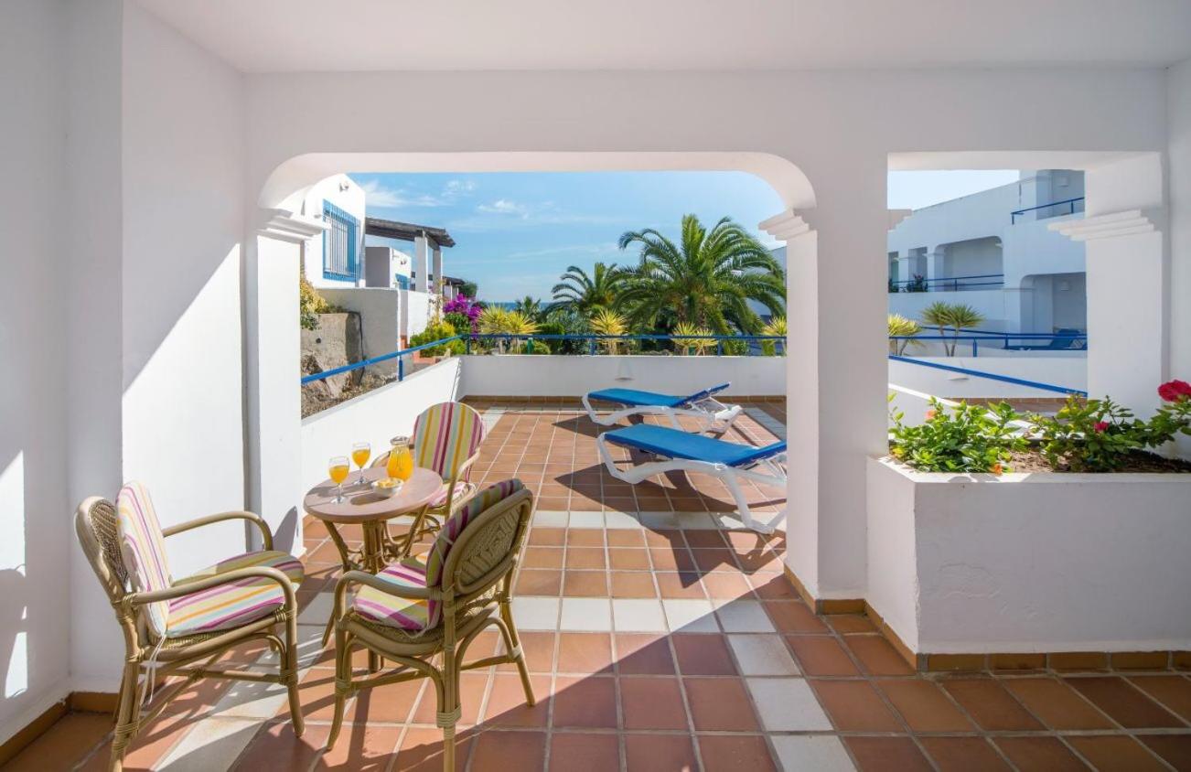 Room with Lounge and Terrace (3 Adults)