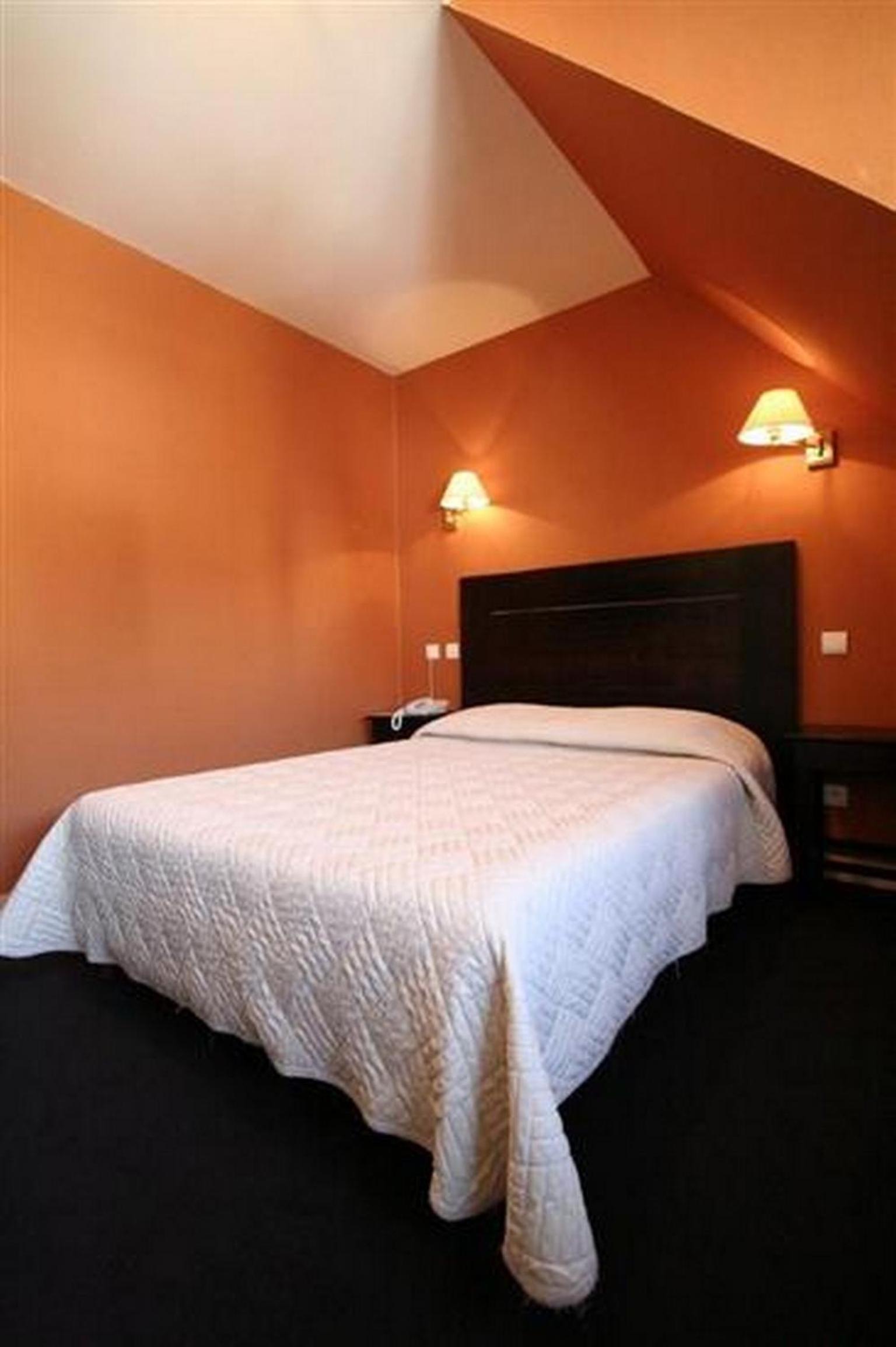 Standard Double or Twin Room - Photo 6