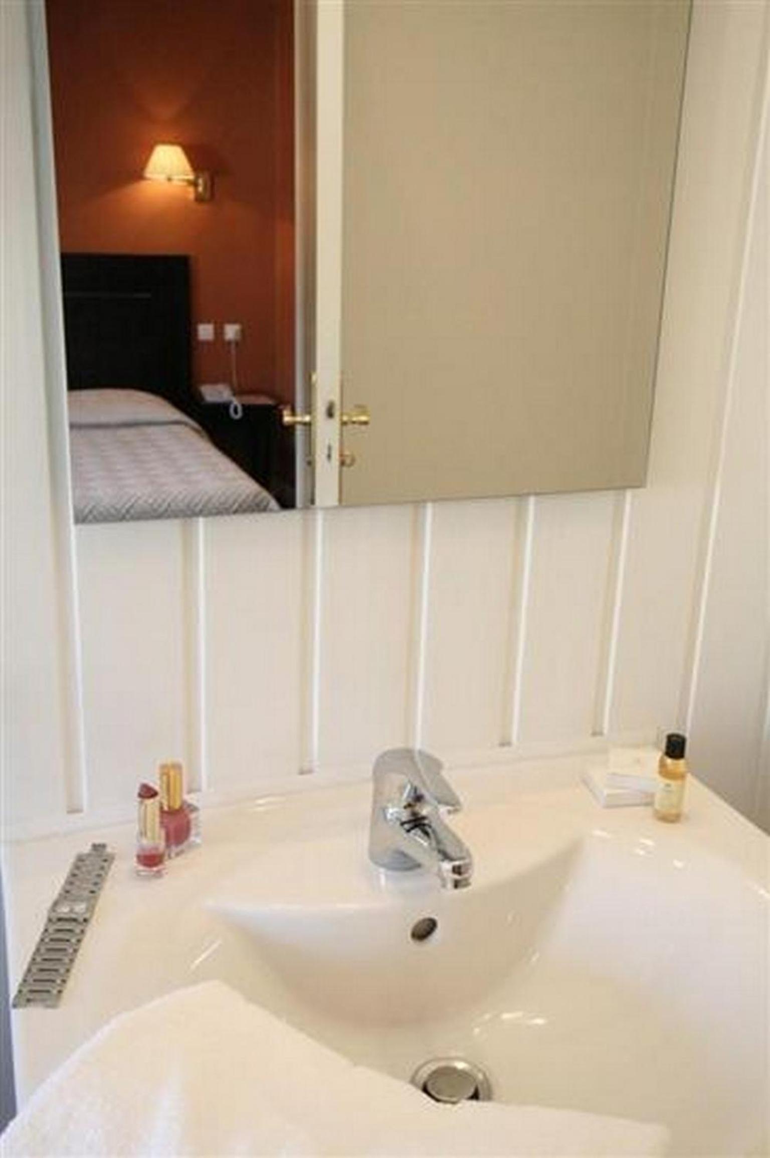 Standard Double or Twin Room - Photo 2