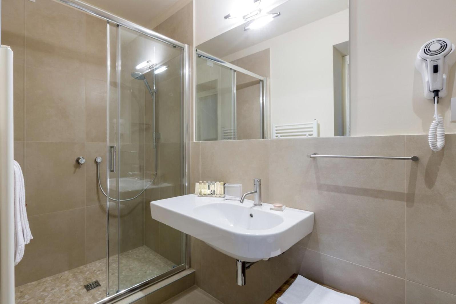 Double or Twin Room - Economy  photo 2