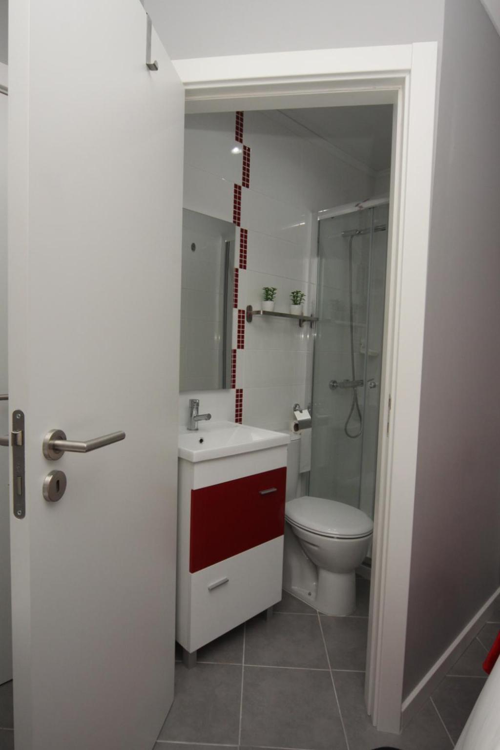 One-Bedroom Apartment - Photo 3