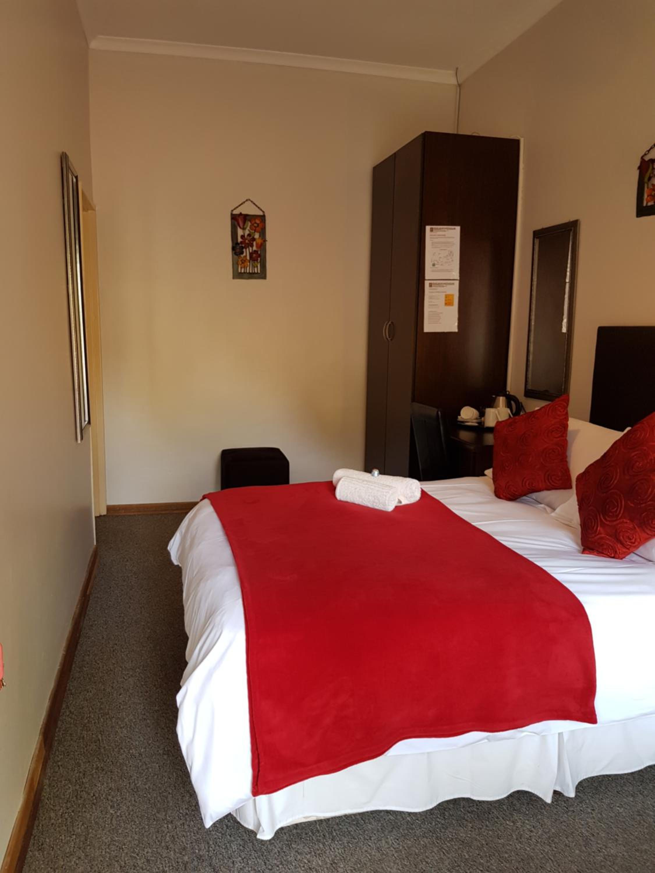 Double Room - Photo 3